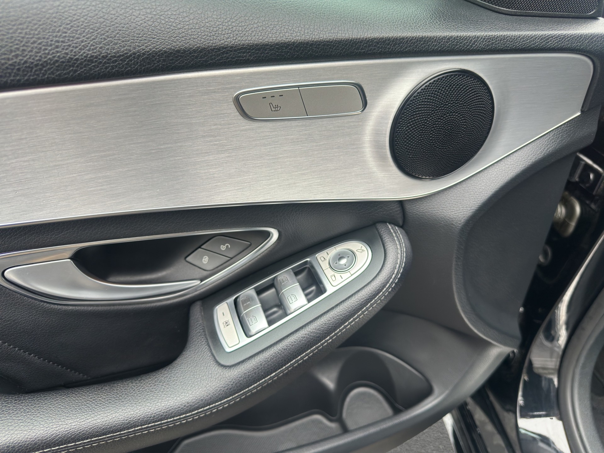 MERCEDES-BENZ C 200 AMG Line 4Matic 7G-Tronic-image-12
