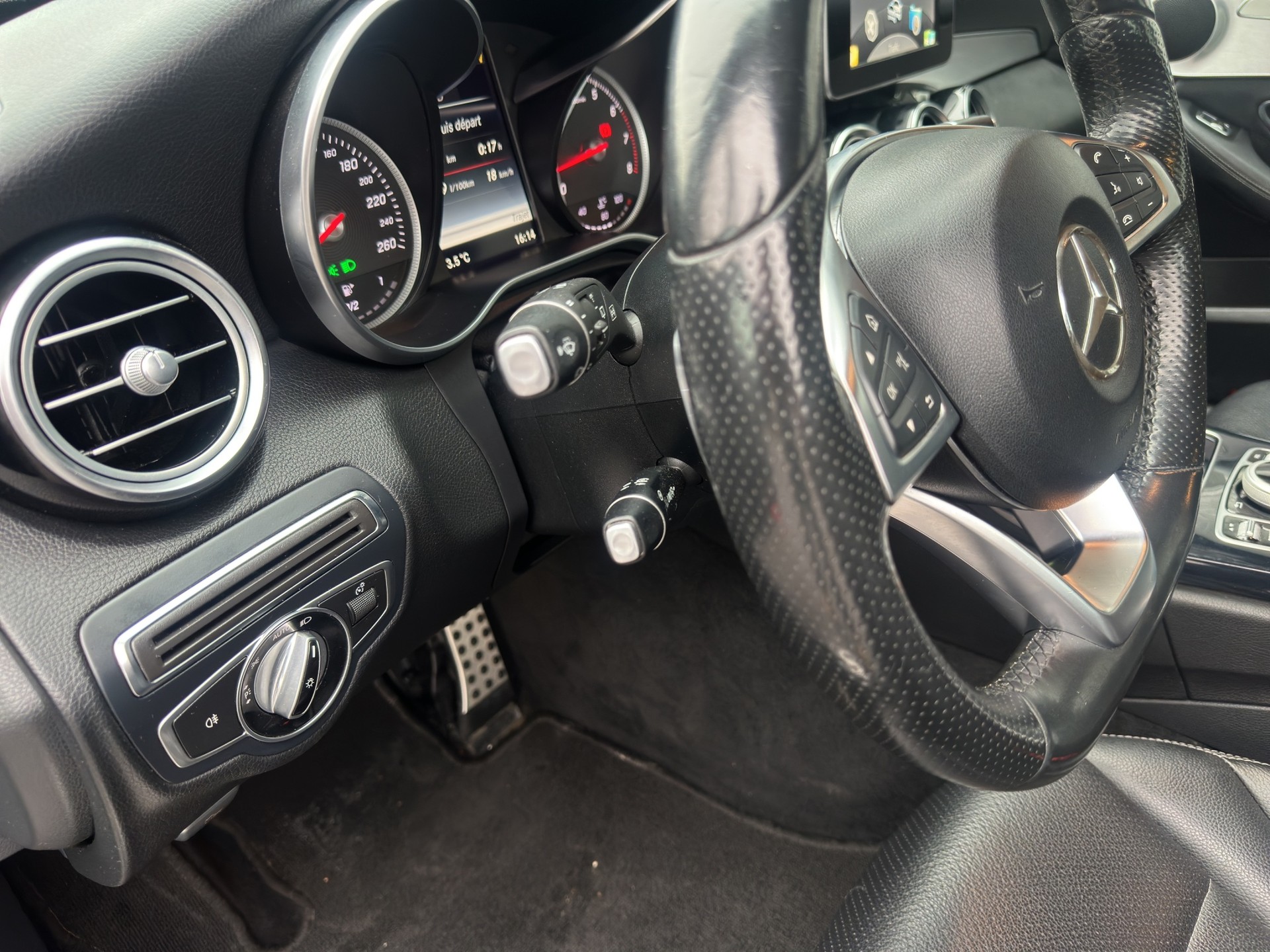 MERCEDES-BENZ C 200 AMG Line 4Matic 7G-Tronic-image-11