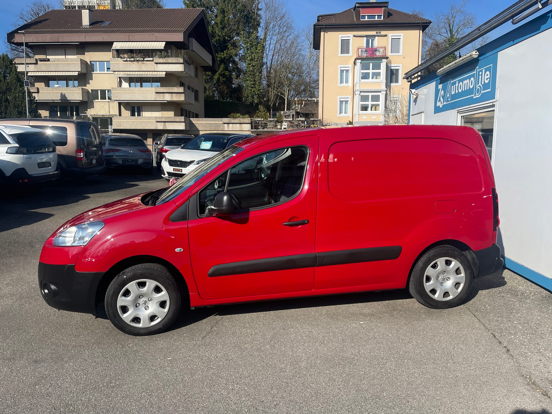 PEUGEOT Partner 1.6 e-HDI Urban Pack-image-1