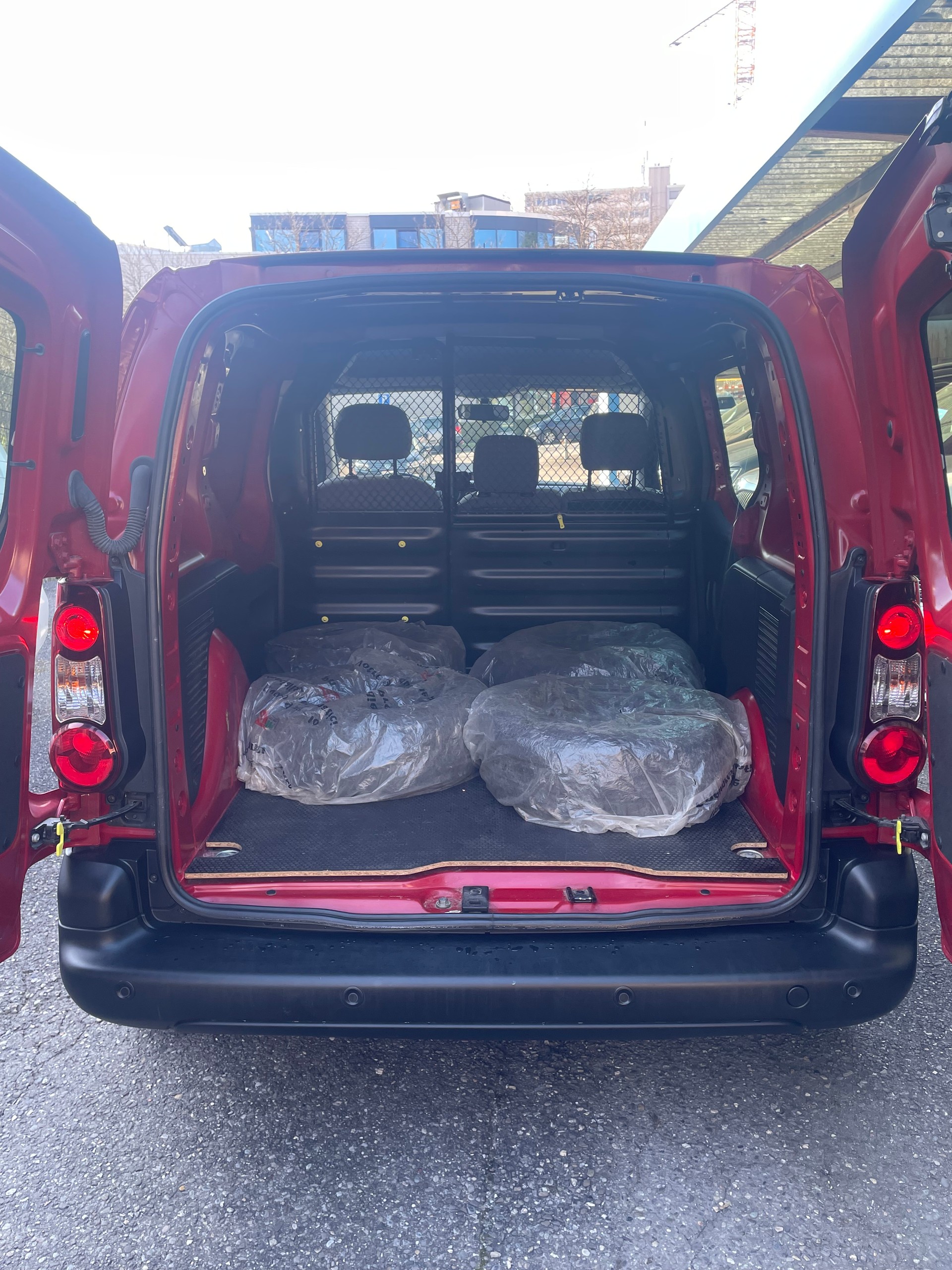 PEUGEOT Partner 1.6 e-HDI Urban Pack-image-9