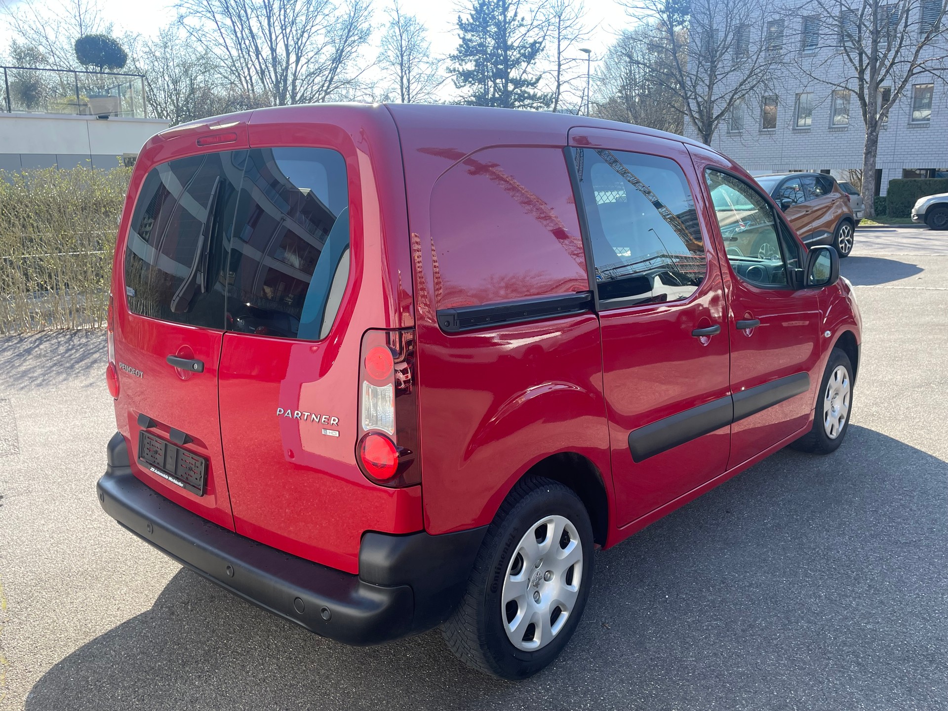 PEUGEOT Partner 1.6 e-HDI Urban Pack-image-3