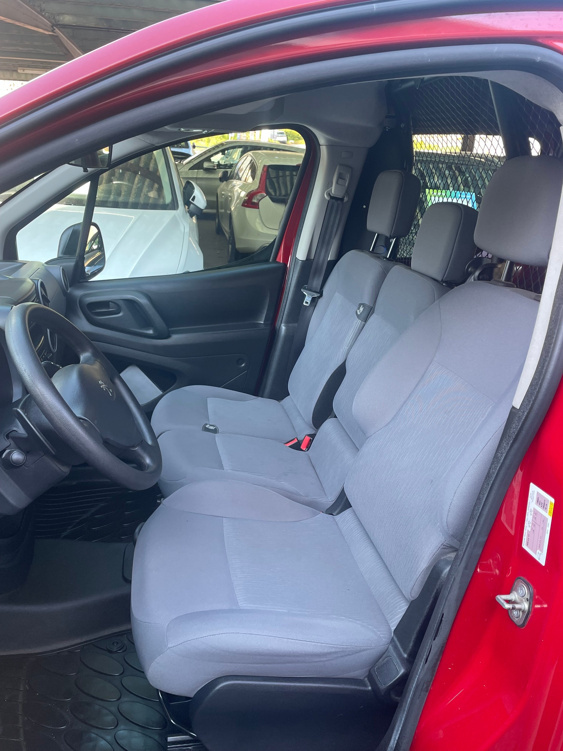 PEUGEOT Partner 1.6 e-HDI Urban Pack-image-7