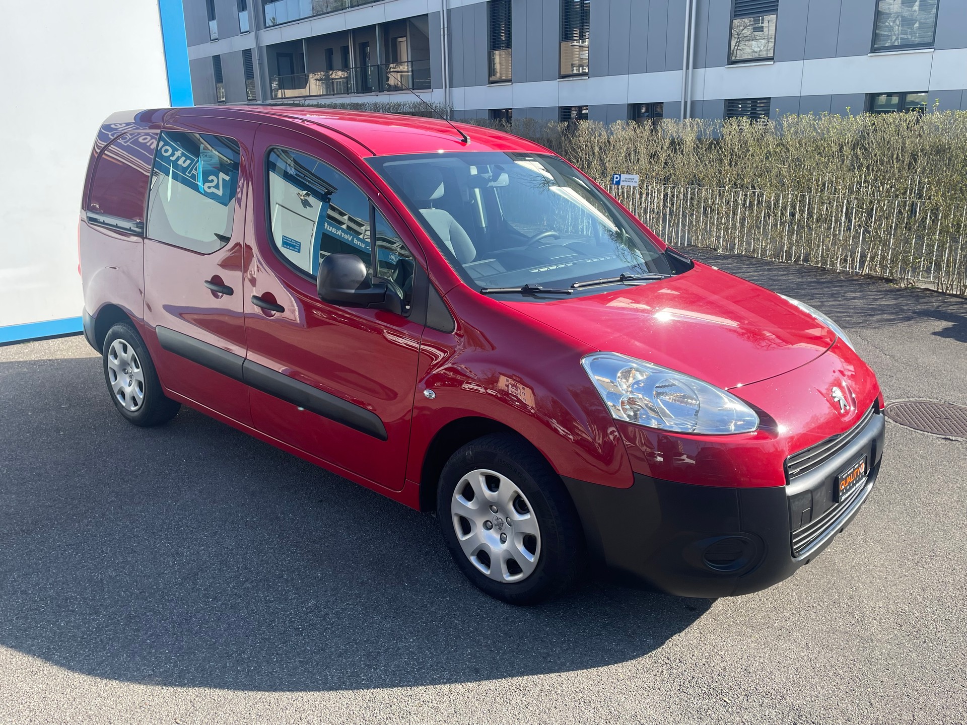 PEUGEOT Partner 1.6 e-HDI Urban Pack-image-4