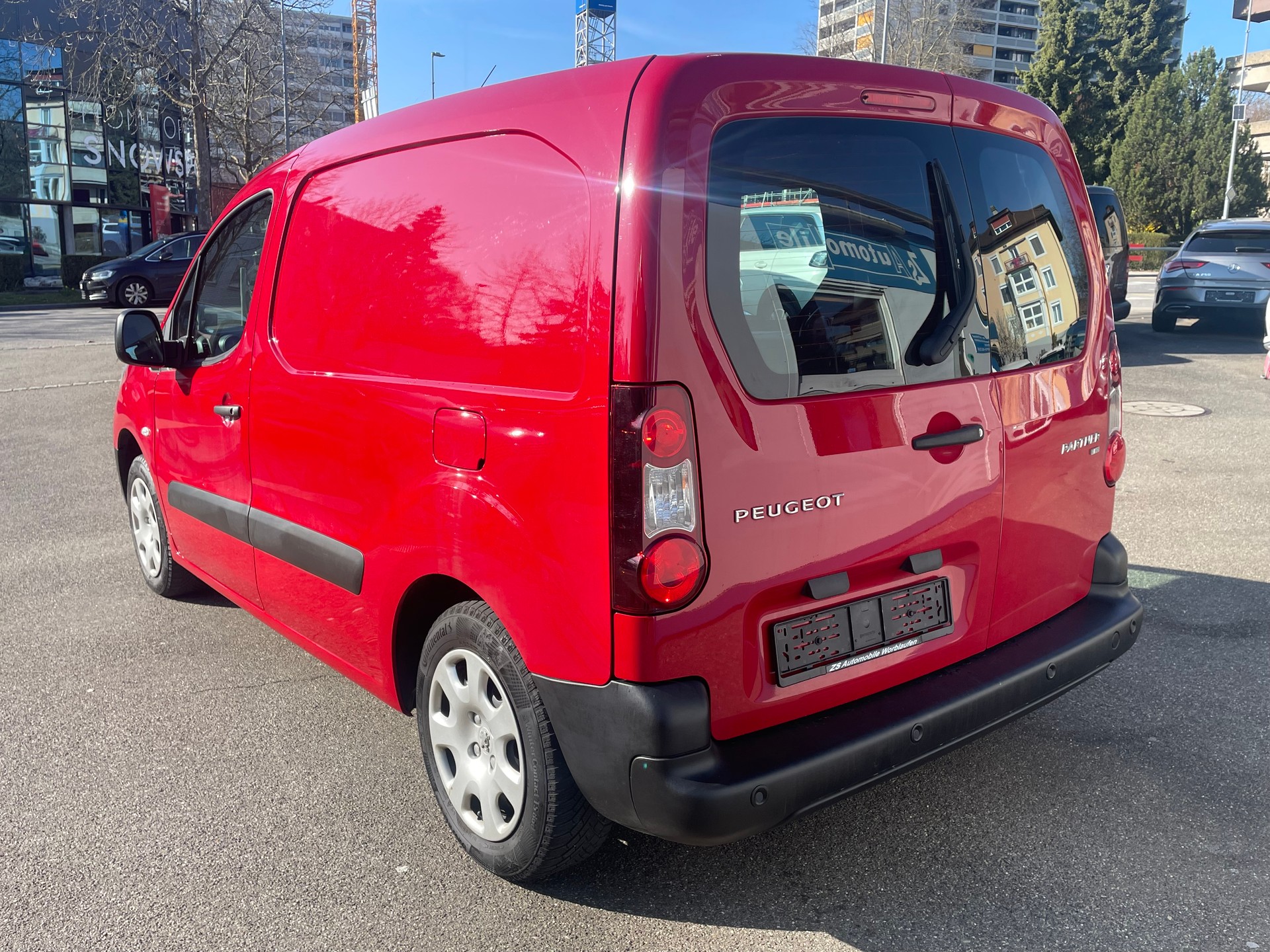 PEUGEOT Partner 1.6 e-HDI Urban Pack-image-2