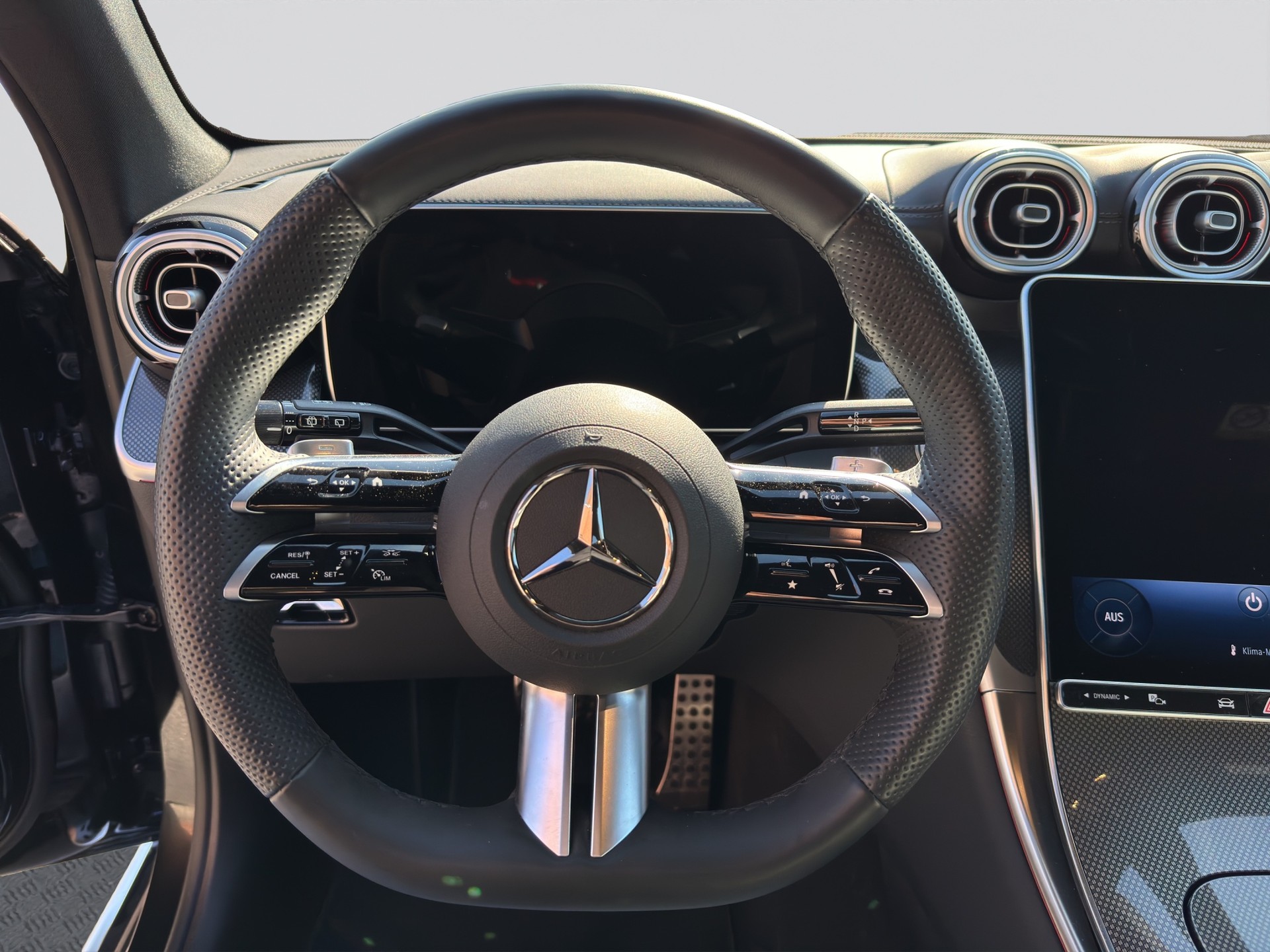 MERCEDES-BENZ GLC 300 d 4Matic AMG Night 9G-Tronic-image-9