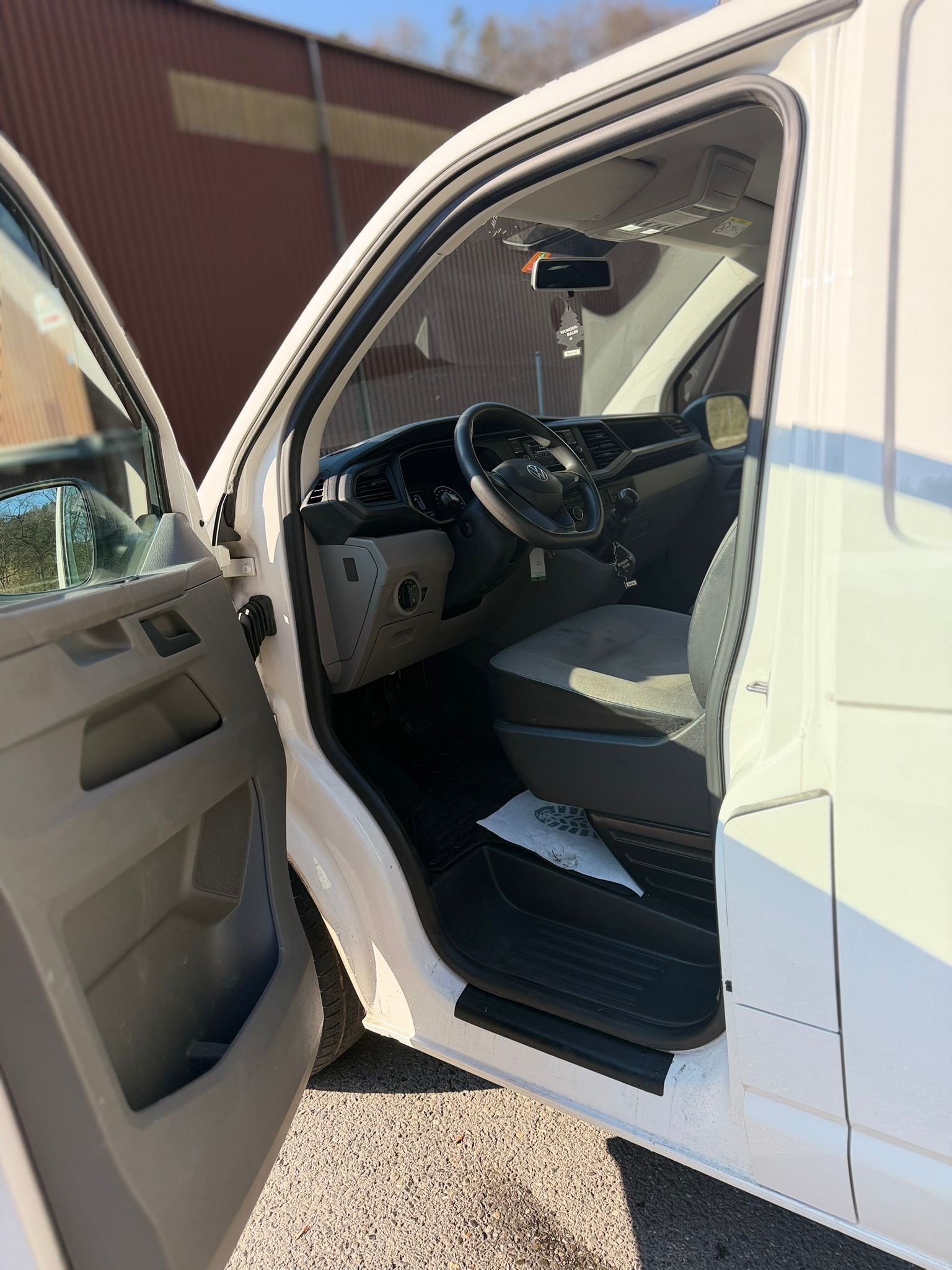 VW T6.1 2.0 TDI Entry-image-9