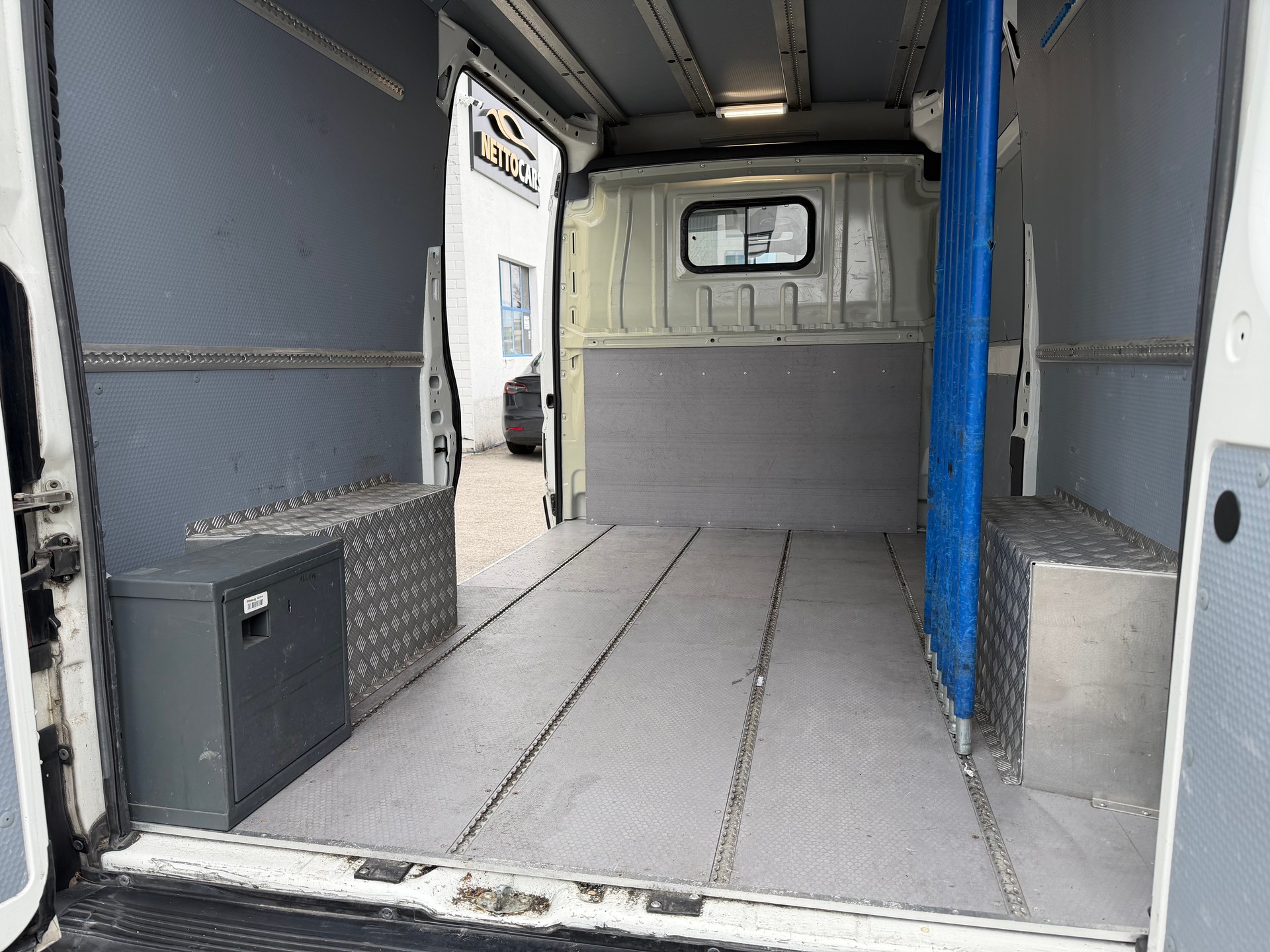 PEUGEOT Boxer 2.0 HDI 335 Active L2H2-image-14