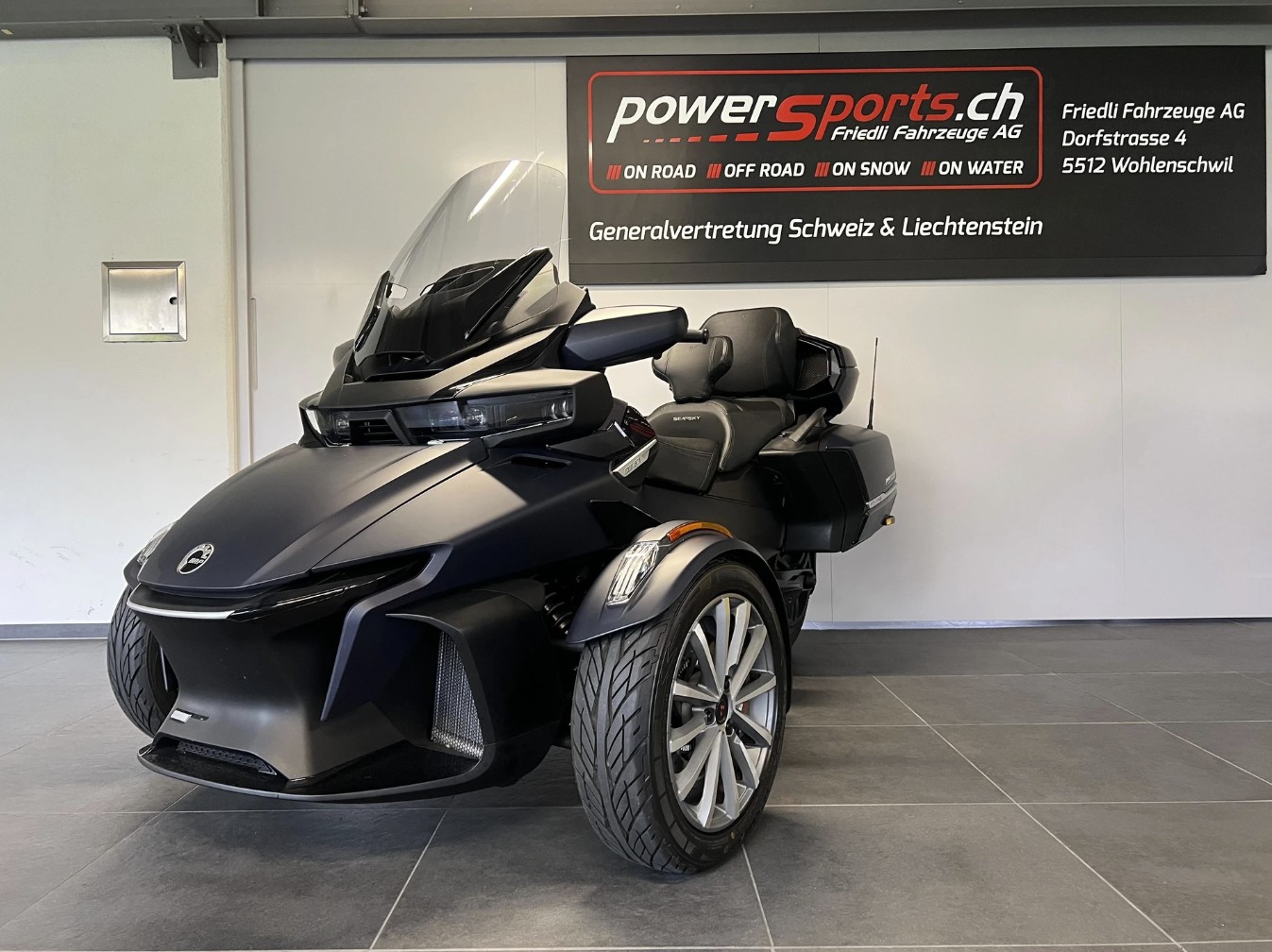 CAN-AM Spyder RT Sea to Sky-showroom-element-2