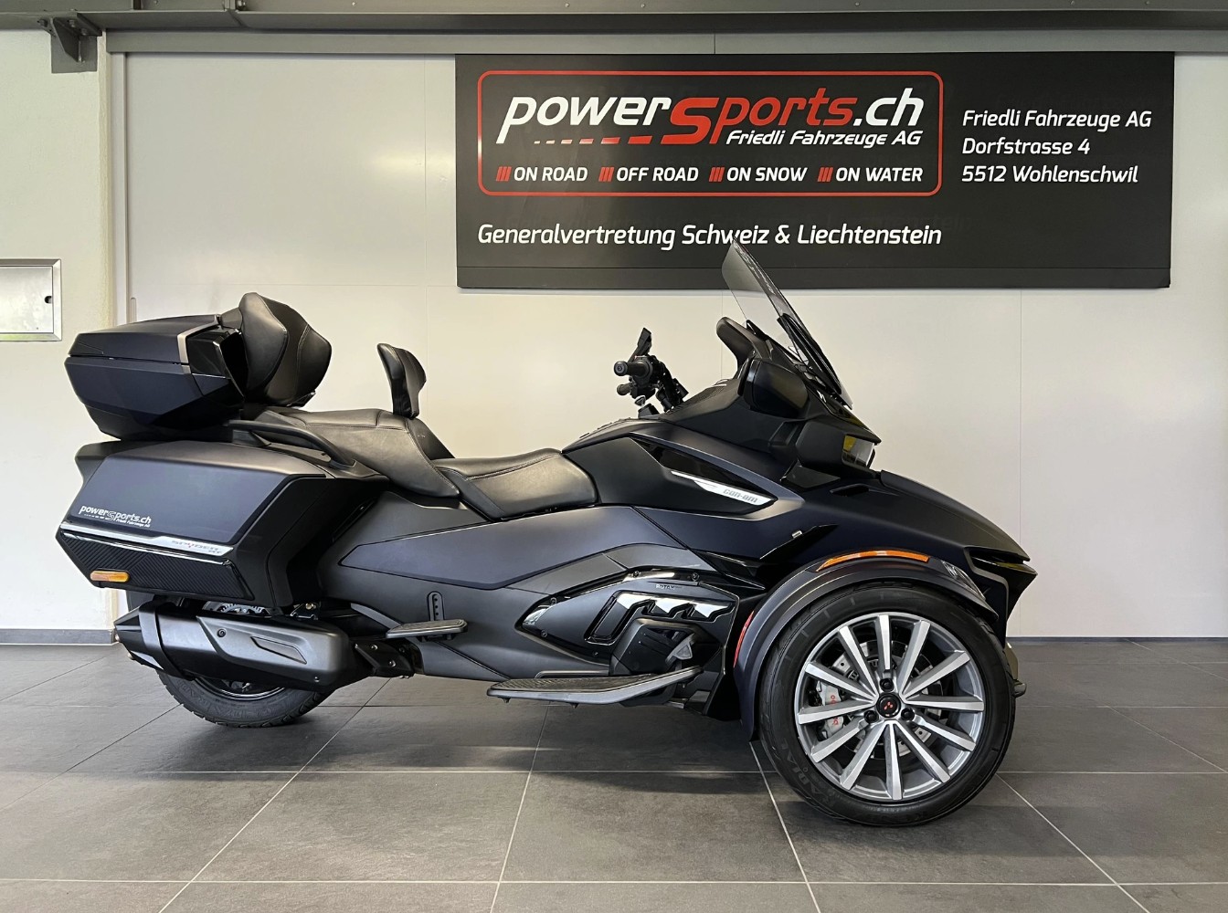 CAN-AM Spyder RT Sea to Sky-showroom-element-3