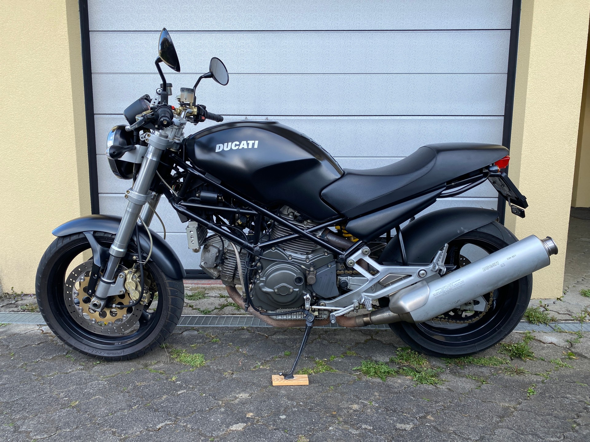DUCATI Monster 900 i.e. Dark