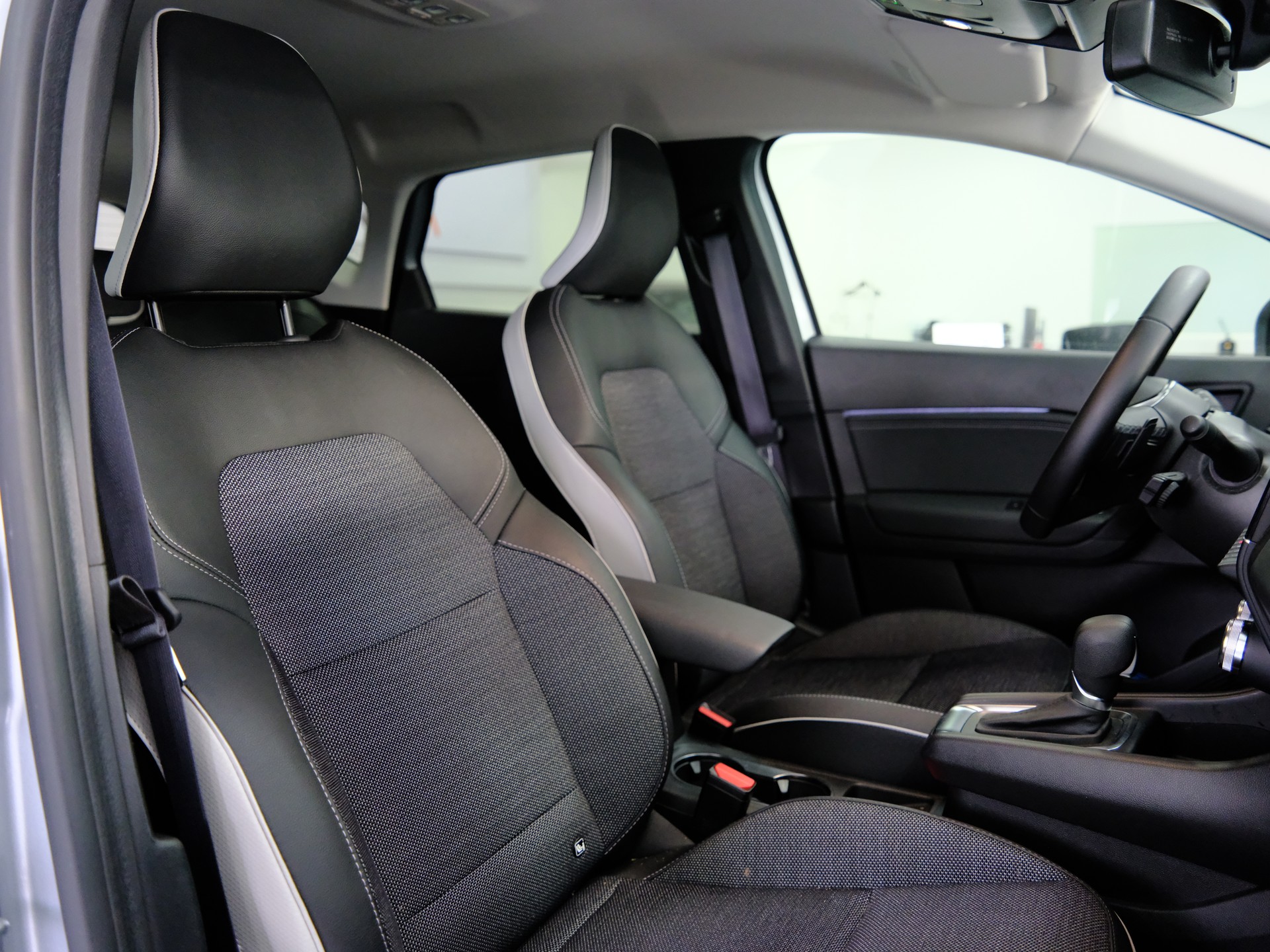 RENAULT Captur 1.3 TCe Techno EDC-image-13