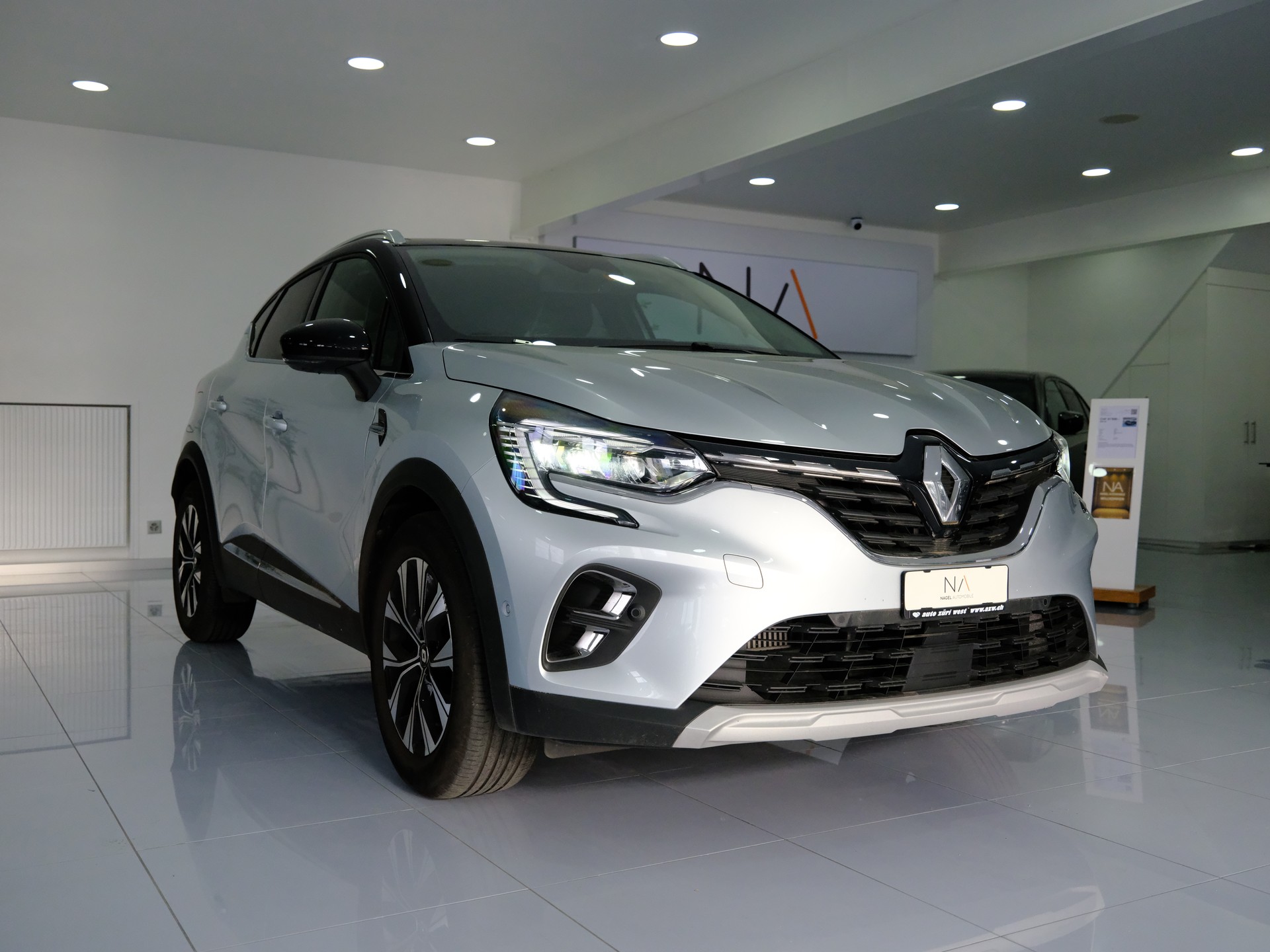 RENAULT Captur 1.3 TCe Techno EDC-showroom-element-1