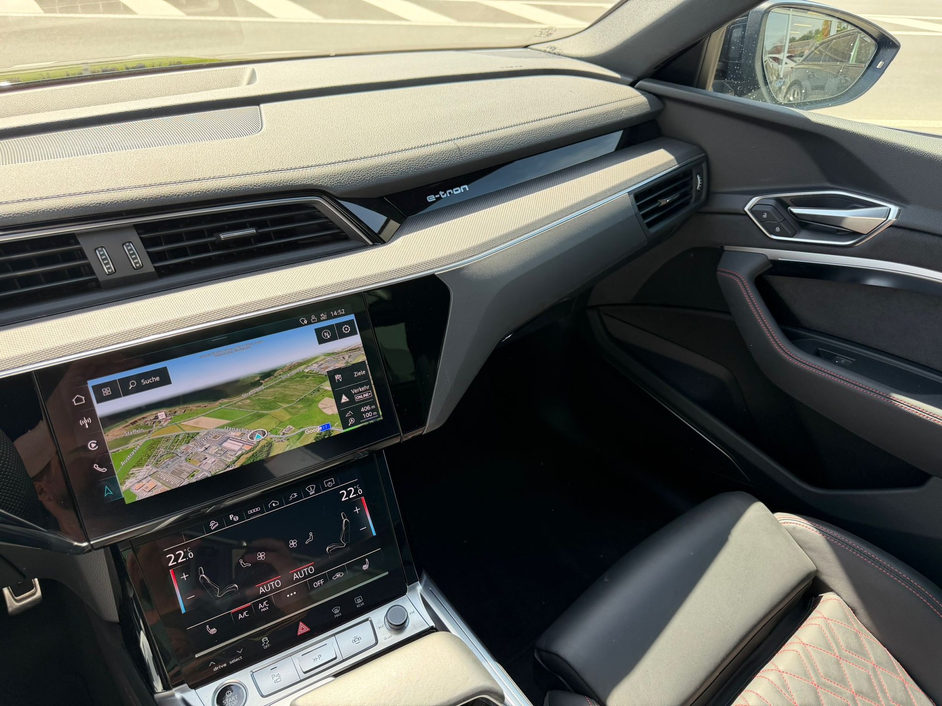 AUDI Q8 55 e-tron Black Edition quattro-image-15