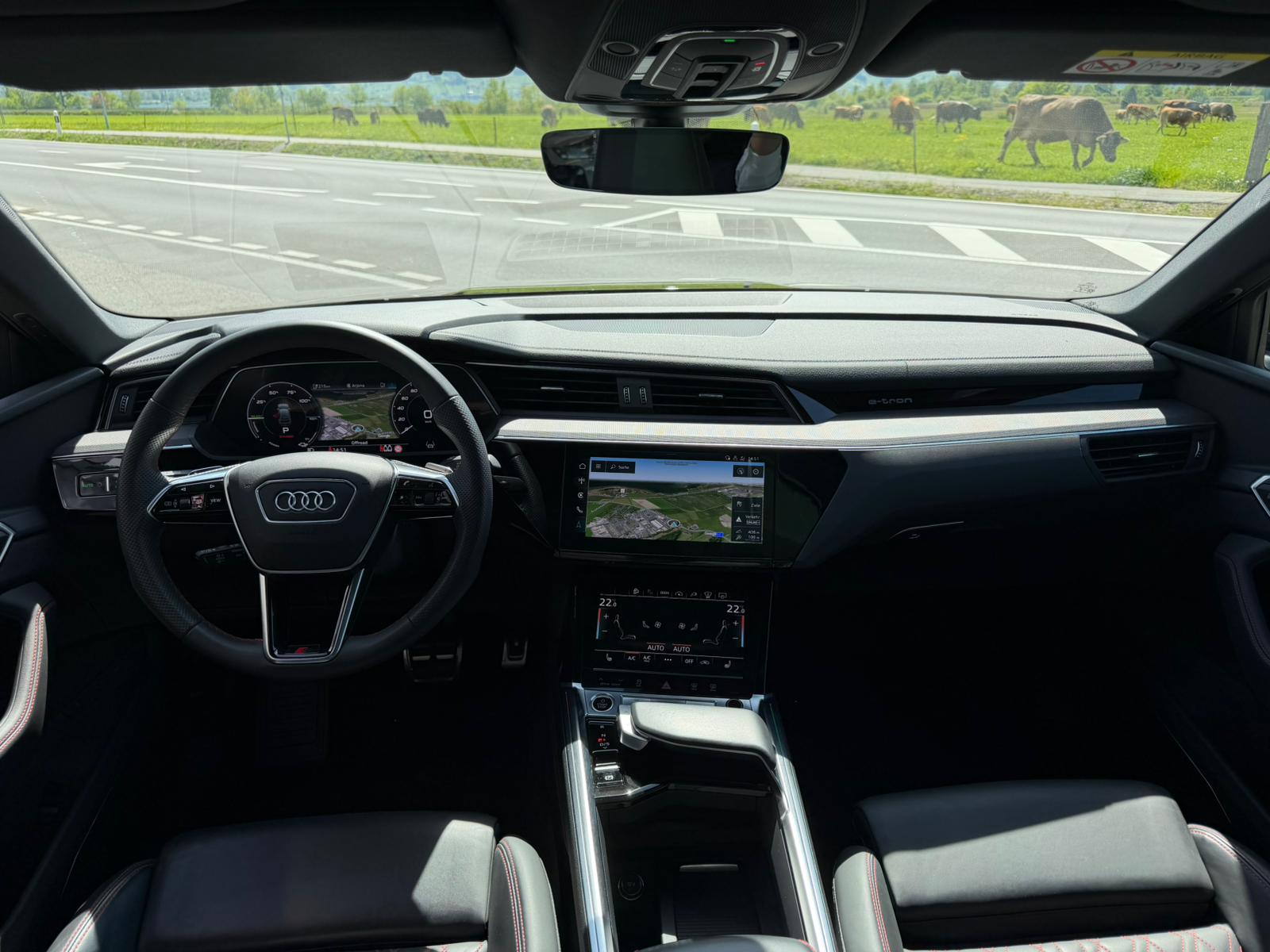 AUDI Q8 55 e-tron Black Edition quattro-image-9