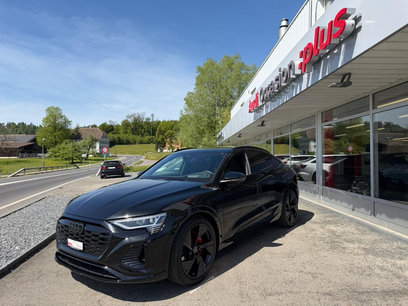 AUDI Q8 55 e-tron Black Edition quattro-image-6