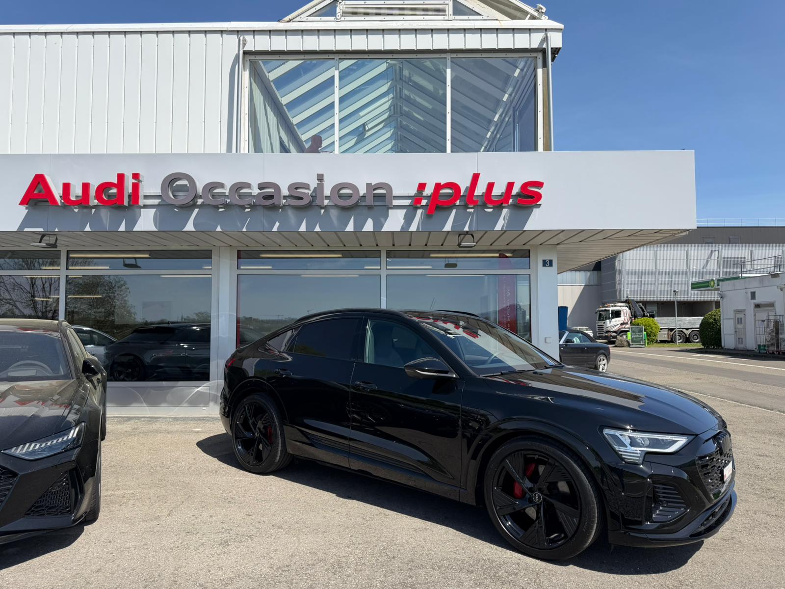 AUDI Q8 55 e-tron Black Edition quattro-image-1