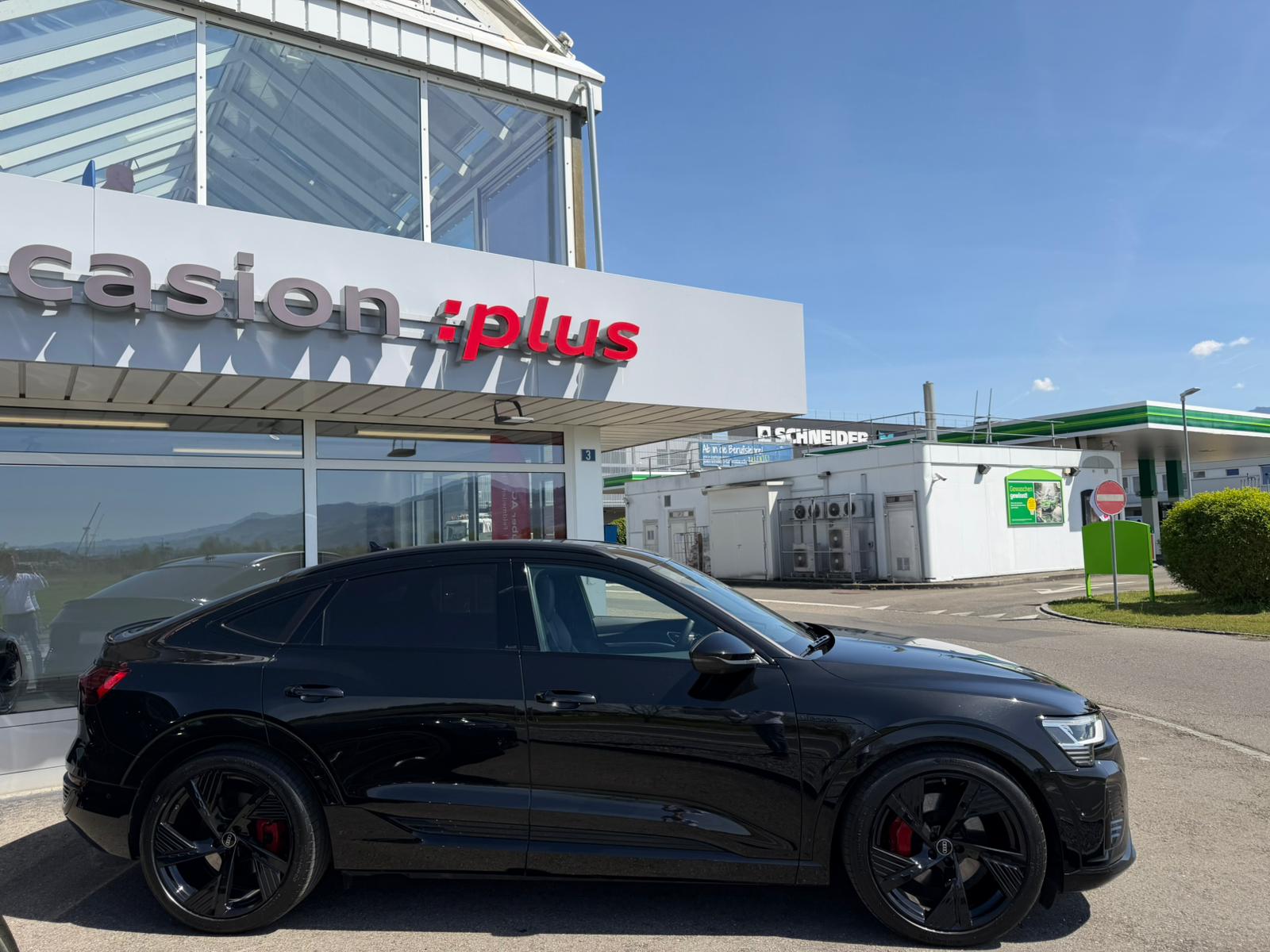 AUDI Q8 55 e-tron Black Edition quattro-image-2