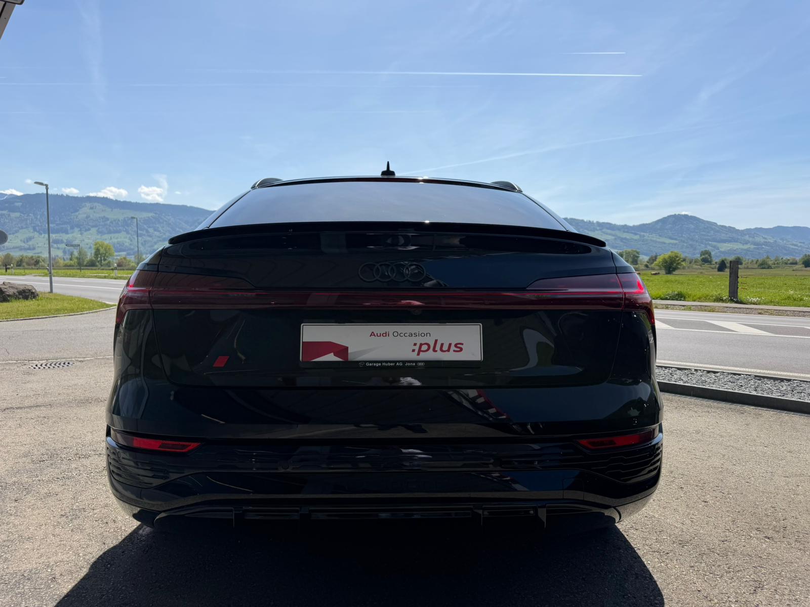 AUDI Q8 55 e-tron Black Edition quattro-image-4