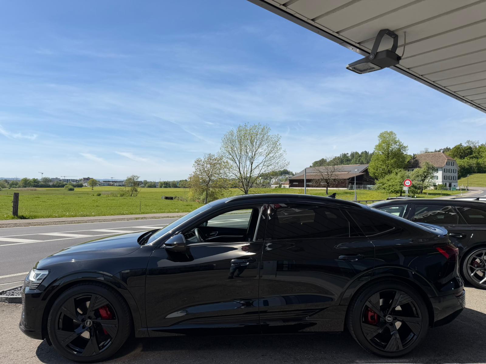 AUDI Q8 55 e-tron Black Edition quattro-image-5