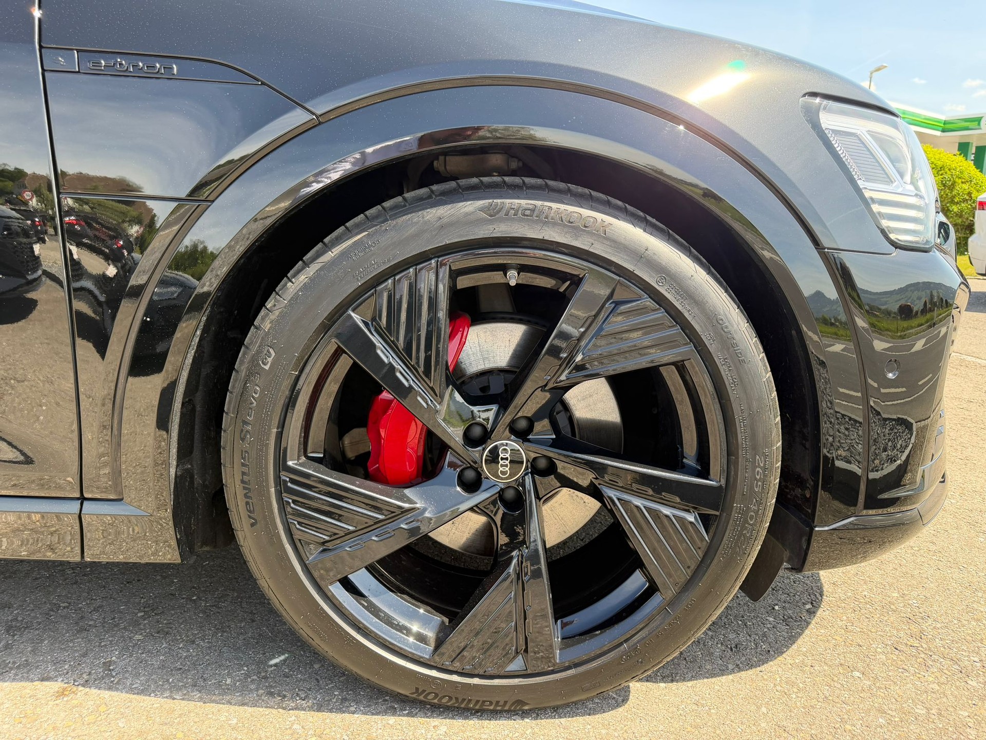 AUDI Q8 55 e-tron Black Edition quattro-image-13
