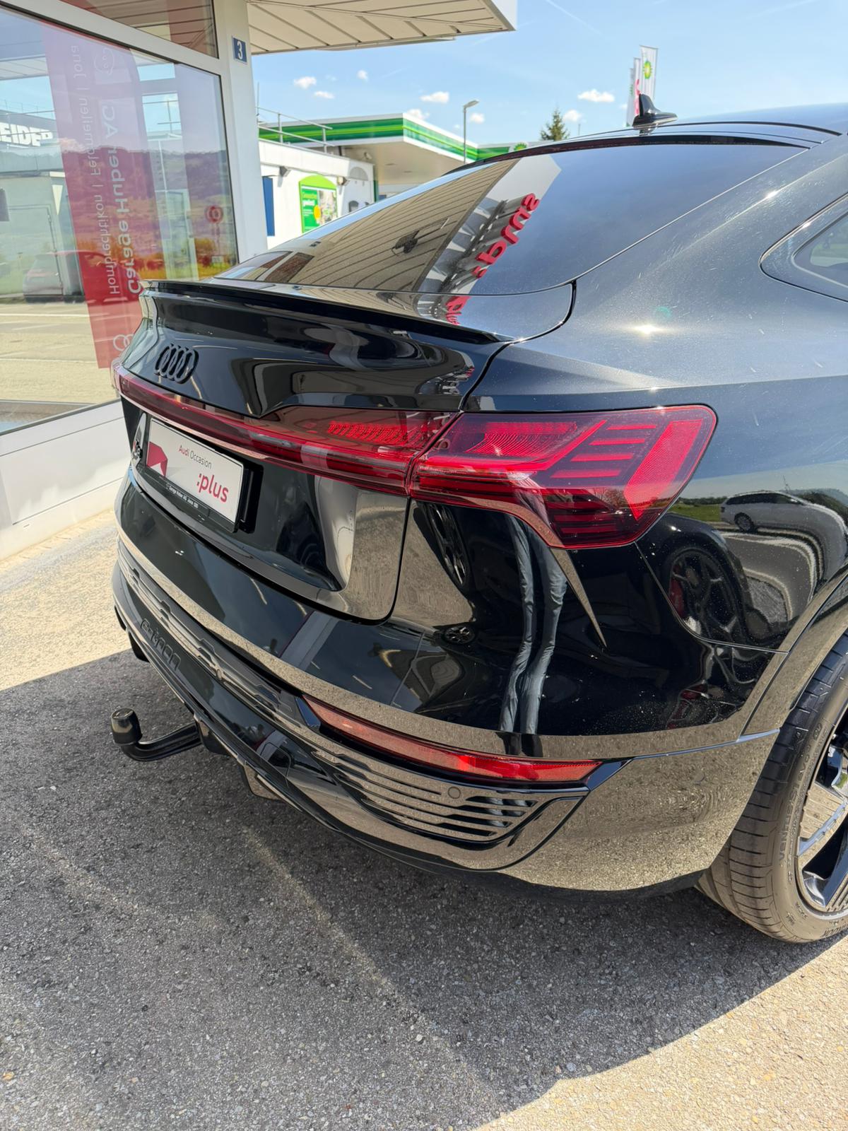 AUDI Q8 55 e-tron Black Edition quattro-image-3