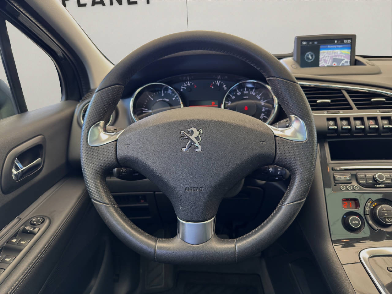 PEUGEOT 3008 1.6 BlueHDi Allure Automat-image-14