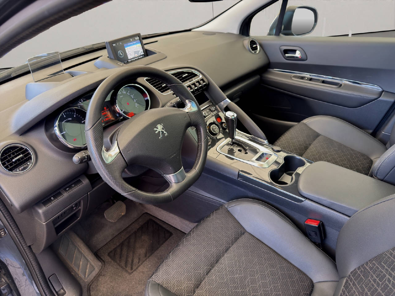 PEUGEOT 3008 1.6 BlueHDi Allure Automat-image-10