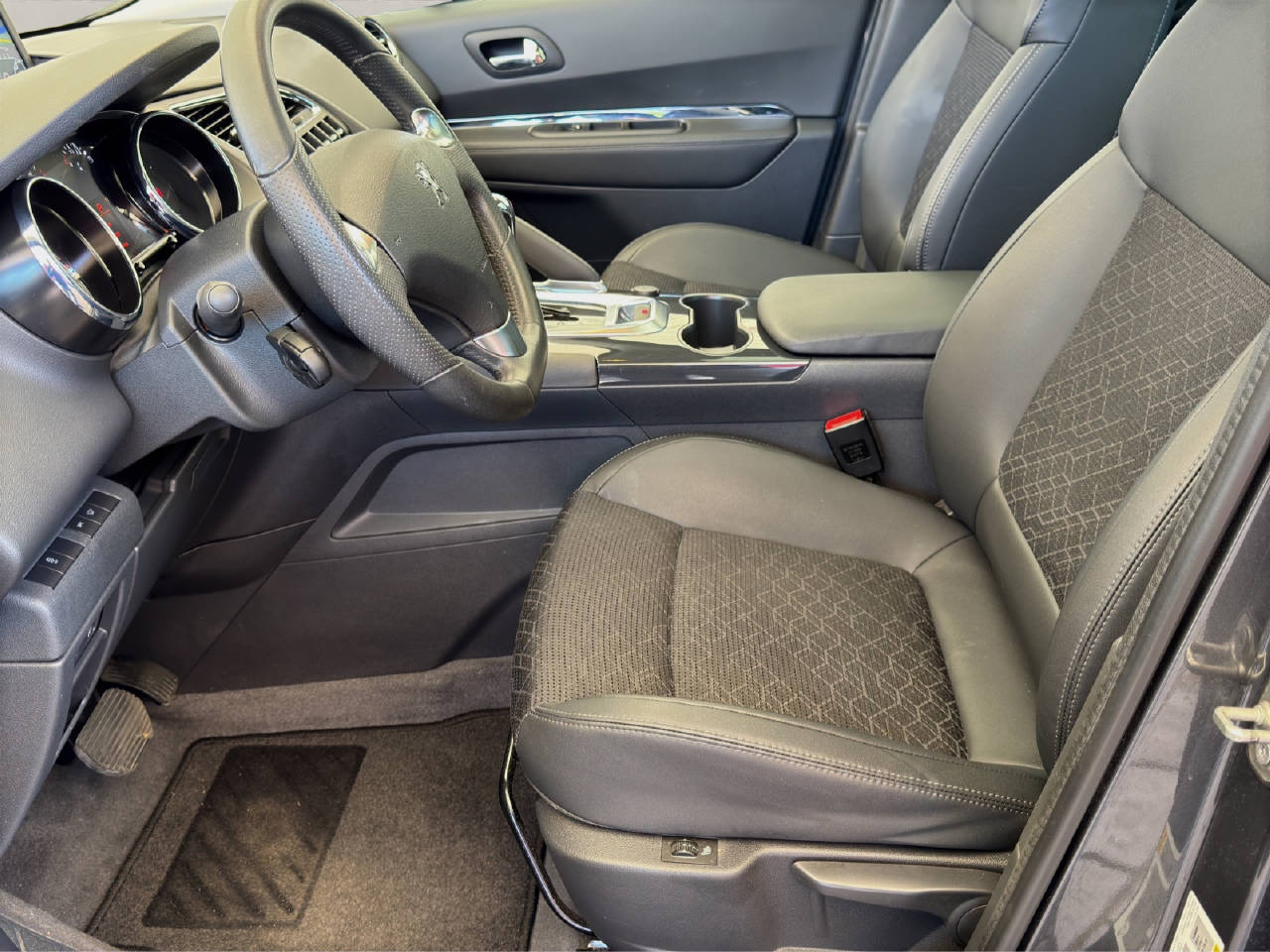 PEUGEOT 3008 1.6 BlueHDi Allure Automat-image-12