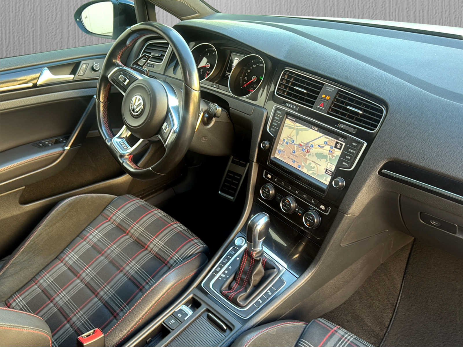 VW Golf 2.0 TSI GTI Performance DSG-image-11