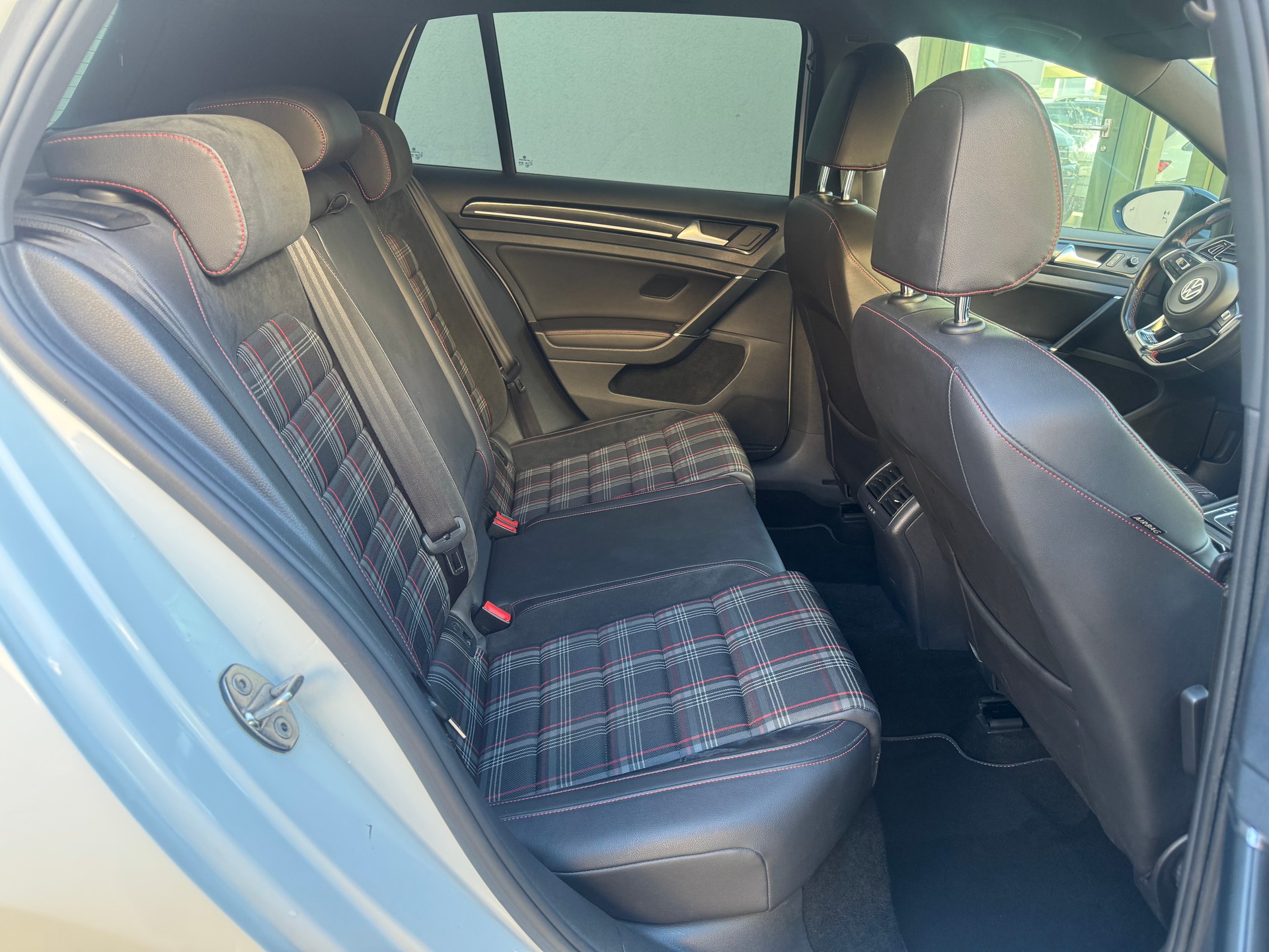 VW Golf 2.0 TSI GTI Performance DSG-image-9