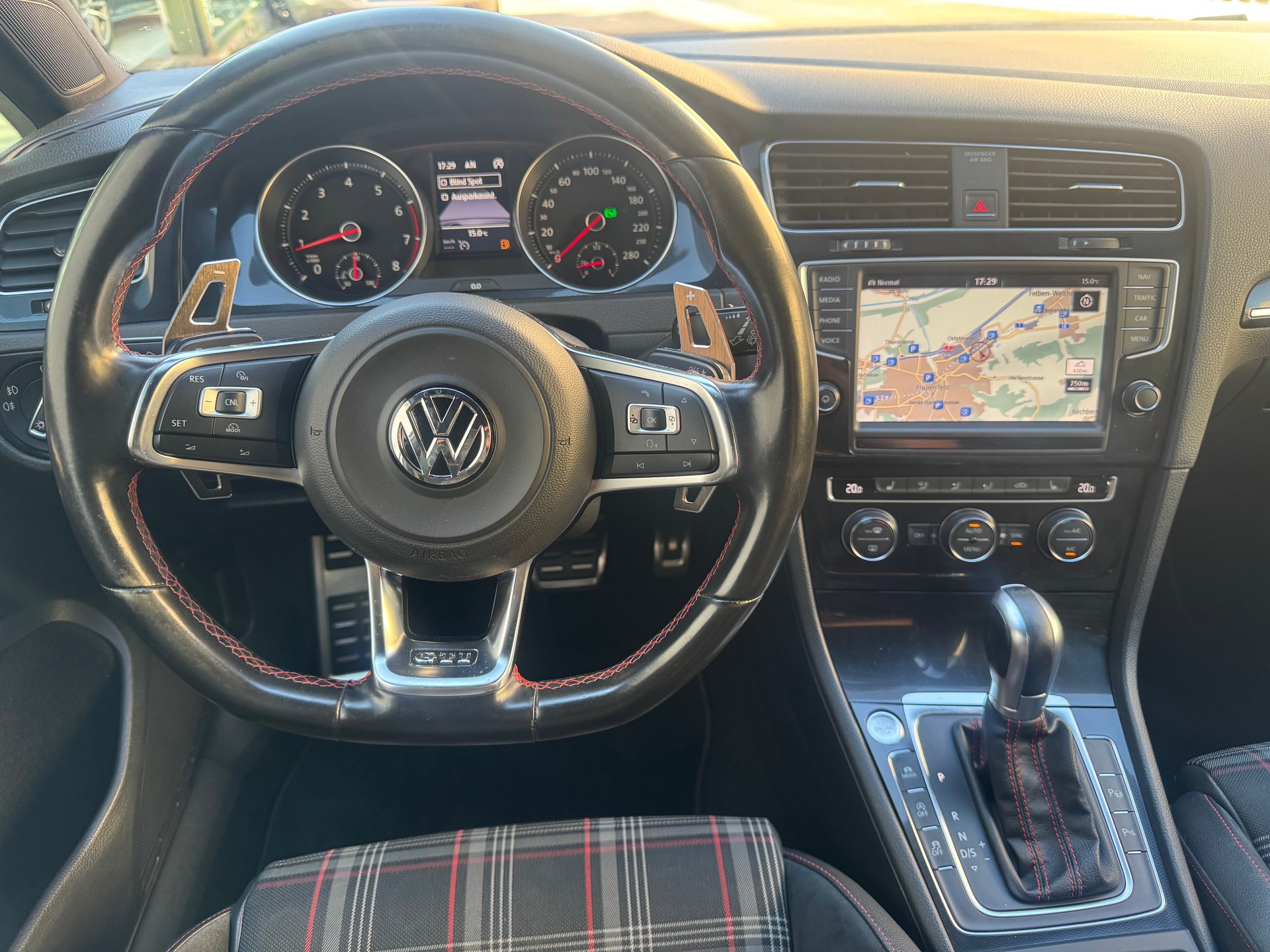 VW Golf 2.0 TSI GTI Performance DSG-image-10