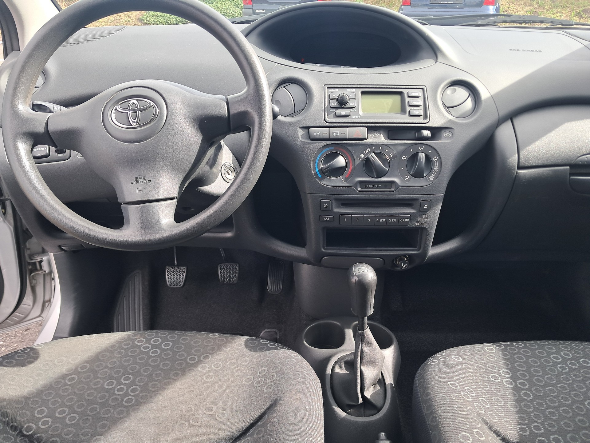 TOYOTA Yaris 1.3 Linea Sol-image-7