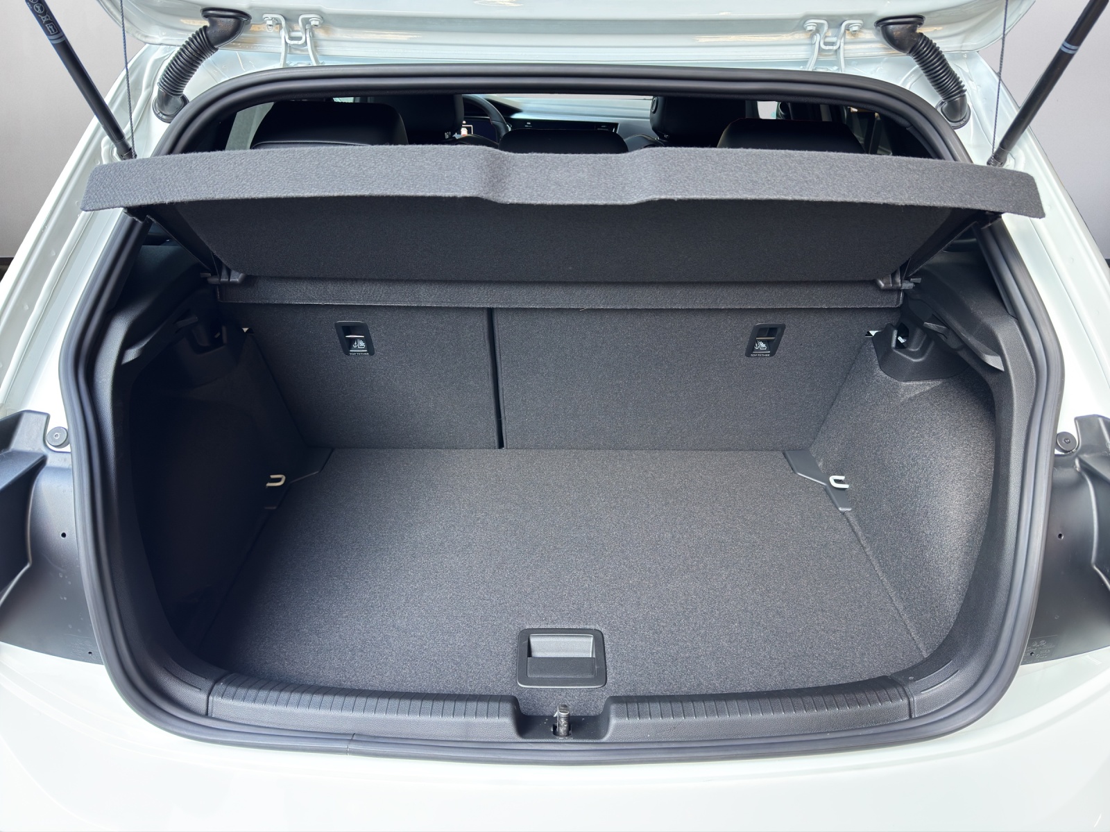 VW Polo 2.0 TSI GTI DSG-image-11