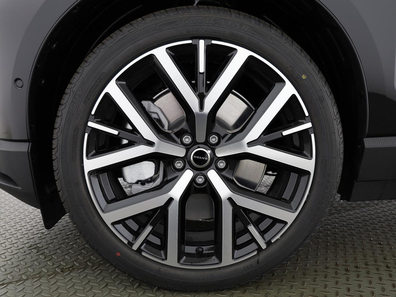 VOLVO EX30 E60 Twin Ultra Performance Sw. Black Ed. AWD-image-6