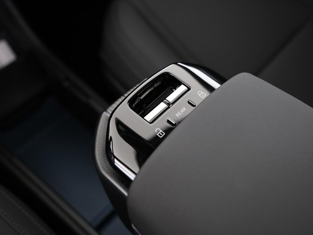 VOLVO EX30 E60 Twin Ultra Performance Sw. Black Ed. AWD-image-19