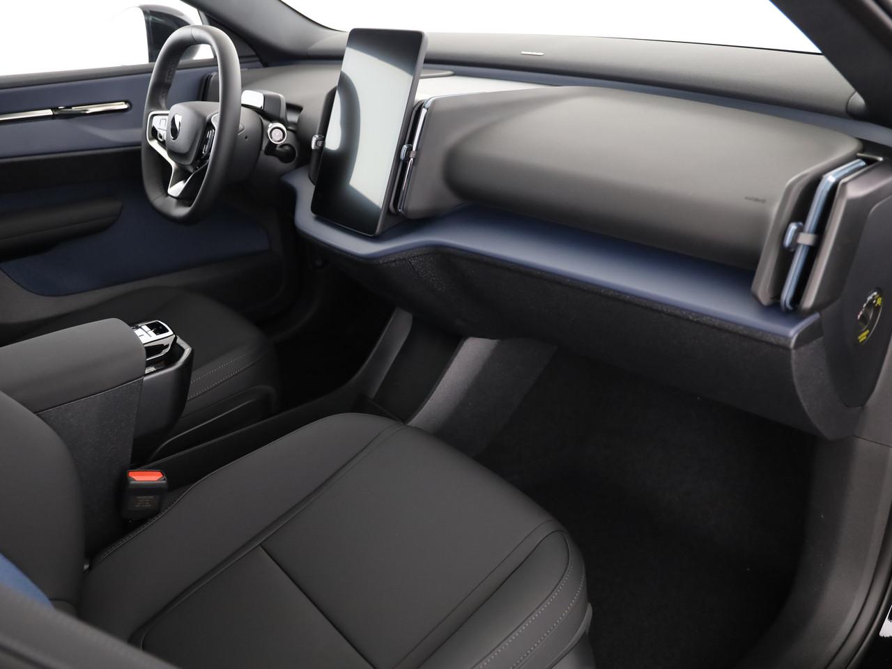VOLVO EX30 E60 Twin Ultra Performance Sw. Black Ed. AWD-image-8