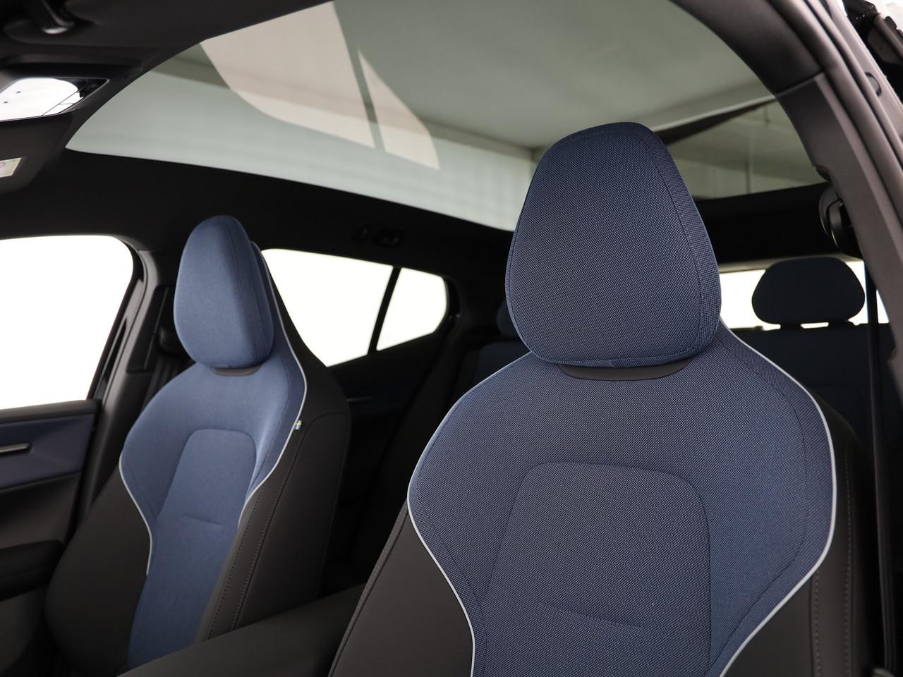 VOLVO EX30 E60 Twin Ultra Performance Sw. Black Ed. AWD-image-10