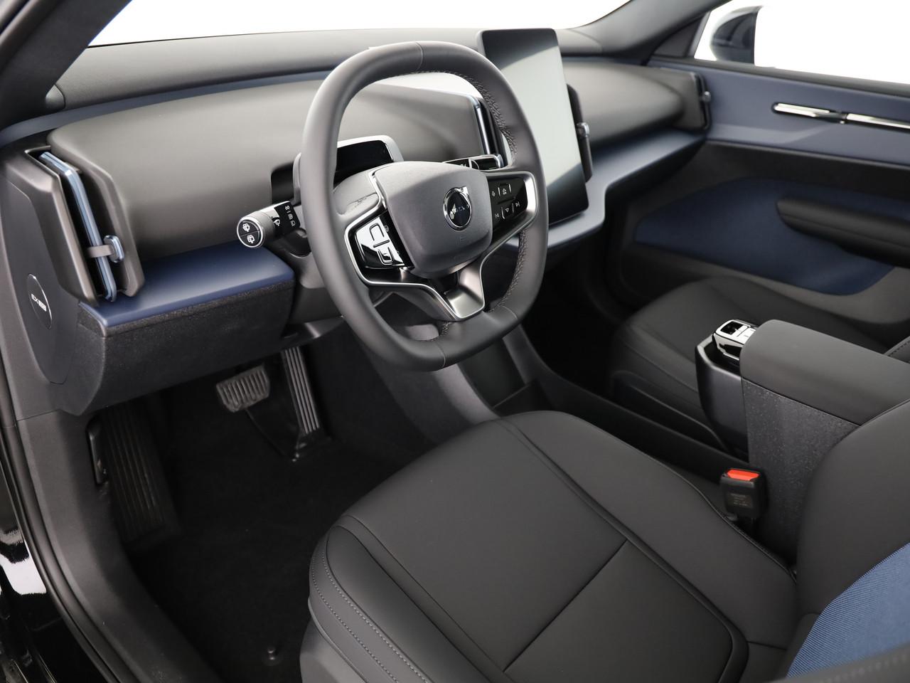 VOLVO EX30 E60 Twin Ultra Performance Sw. Black Ed. AWD-image-7