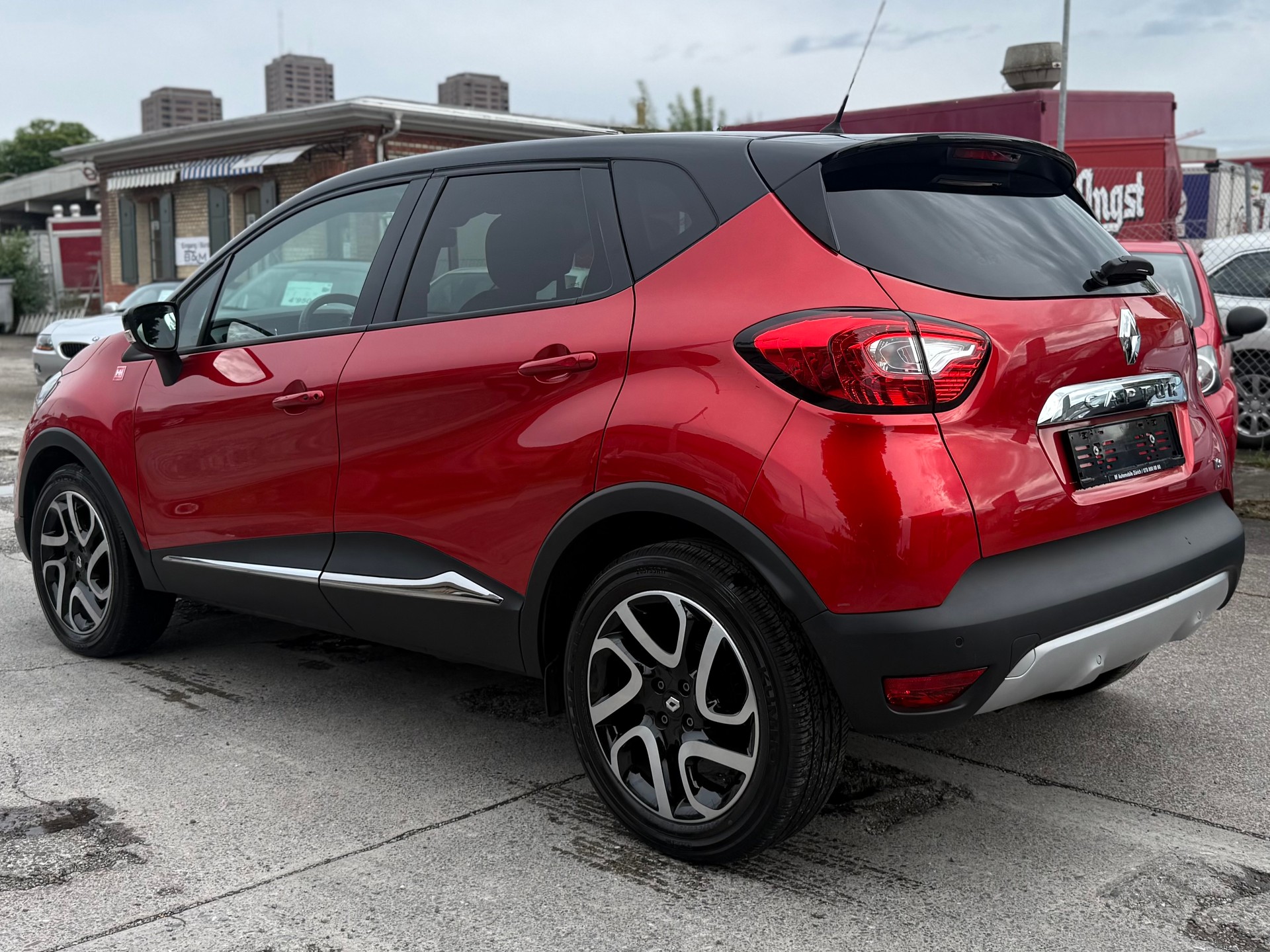 RENAULT Captur 1.2 T Helly Hansen EDC-image-5