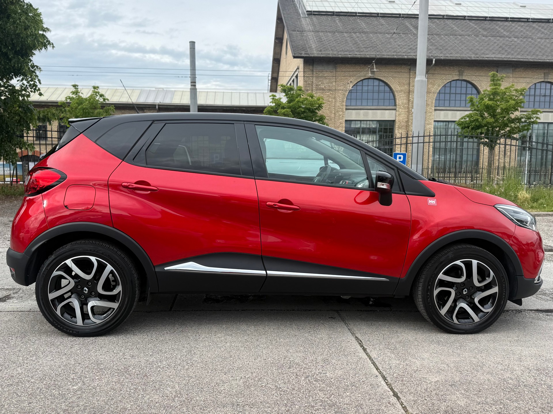 RENAULT Captur 1.2 T Helly Hansen EDC-image-3