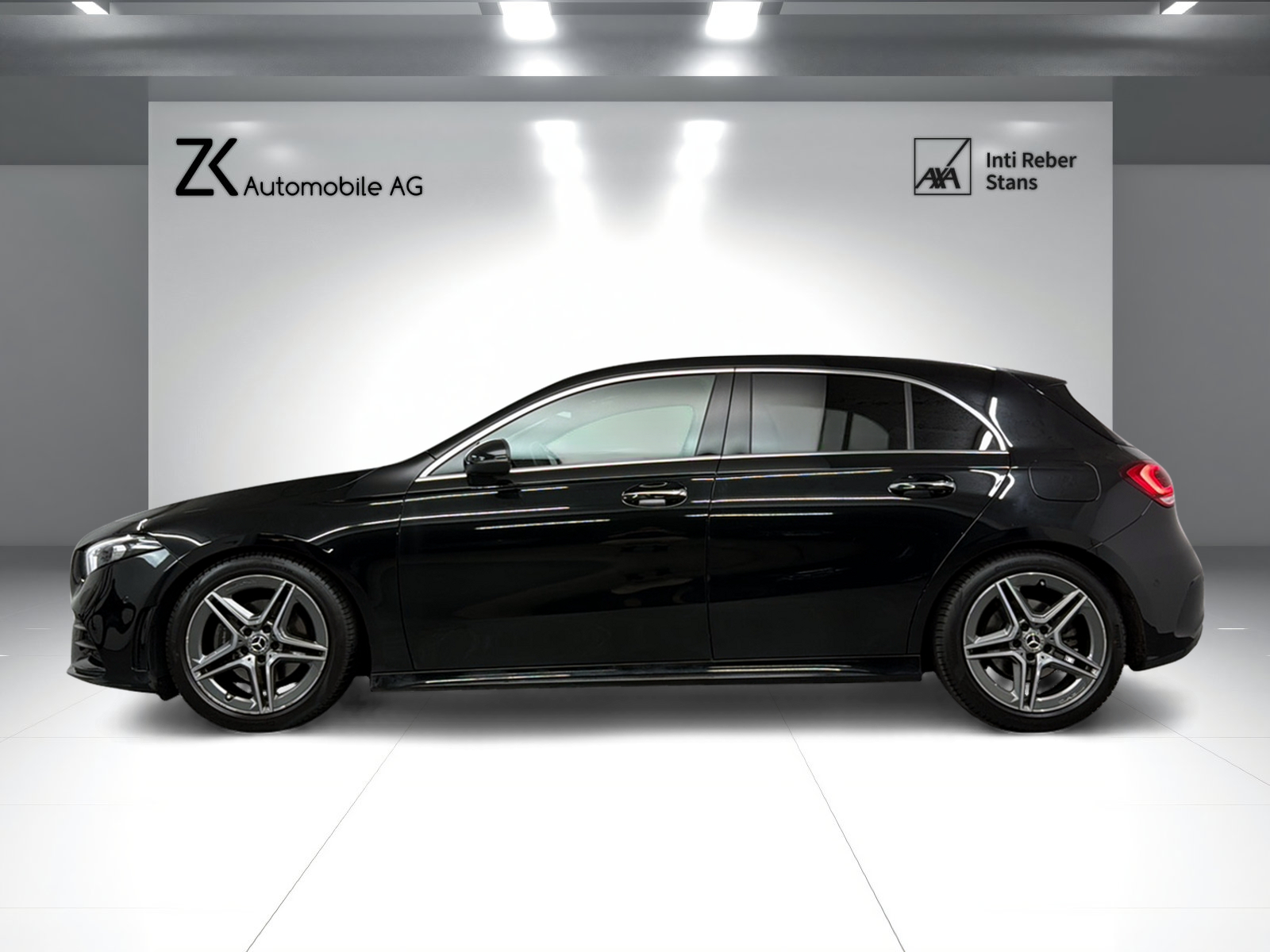 MERCEDES-BENZ A 200 AMG Line Cosmos Black Metallic 7G-DCT / RF-Kamera / Keyless Go / Leder / Ambientebeleuchtung / Premium-Paket /-showroom-element-2