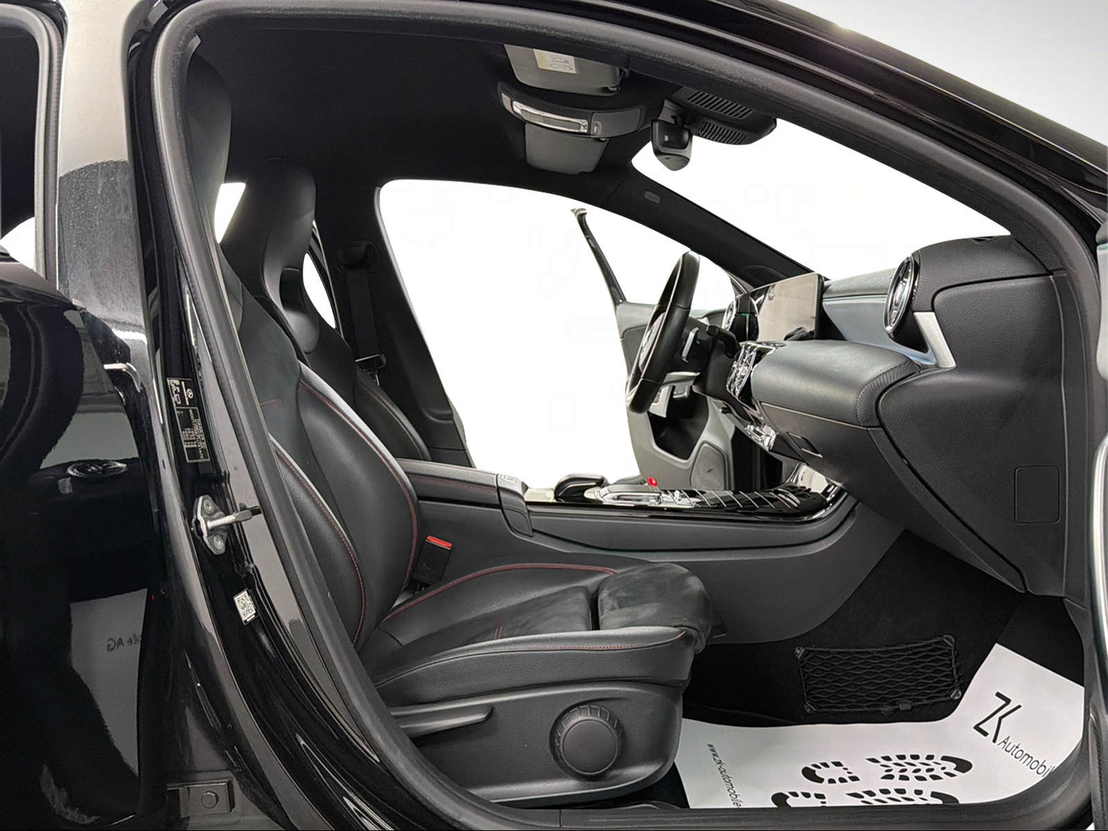MERCEDES-BENZ A 200 AMG Line Cosmos Black Metallic 7G-DCT / RF-Kamera / Keyless Go / Leder / Ambientebeleuchtung / Premium-Paket /-image-7
