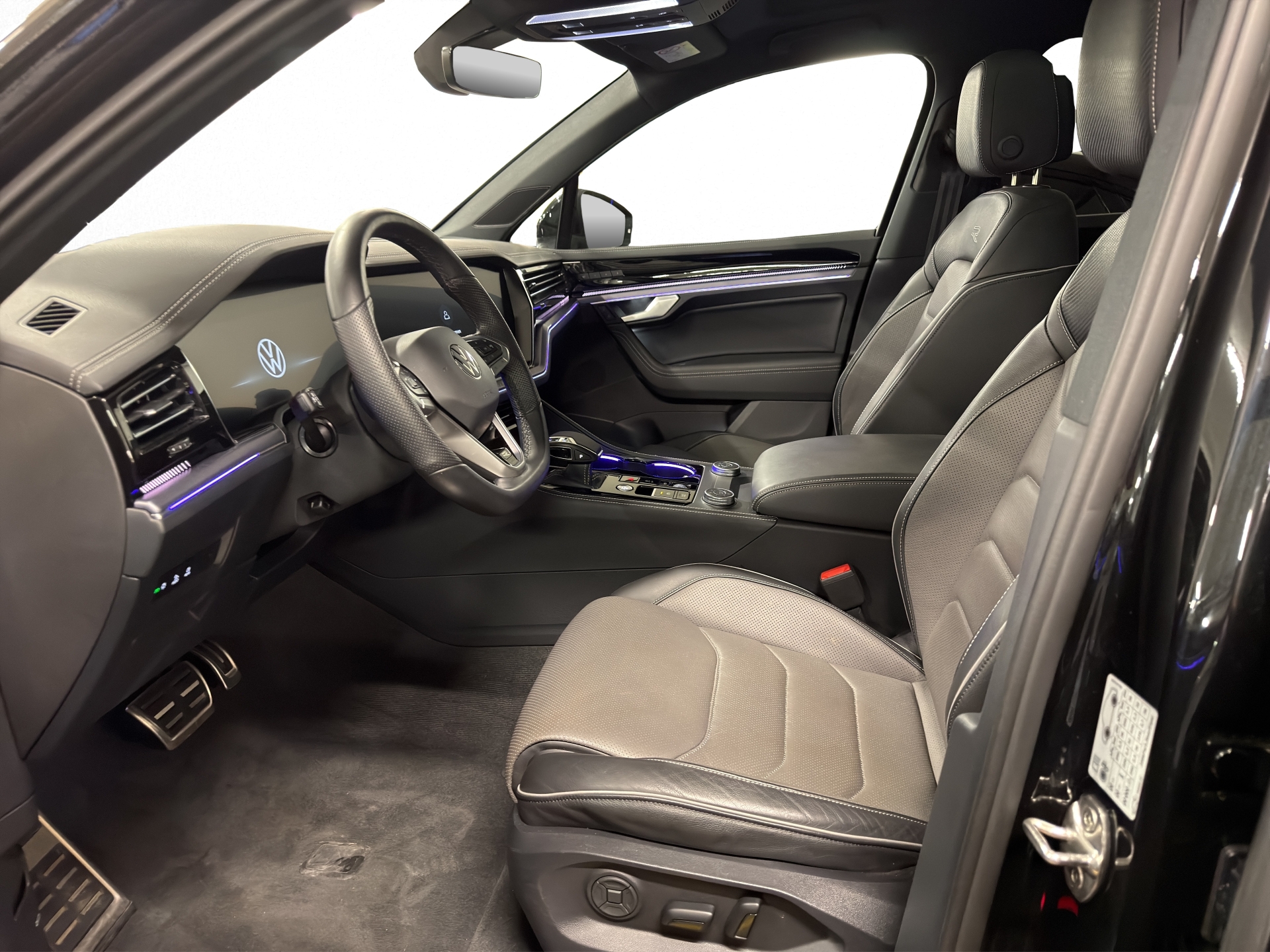 VW Touareg 3.0 V6 TDI R-Line Black Style-image-5