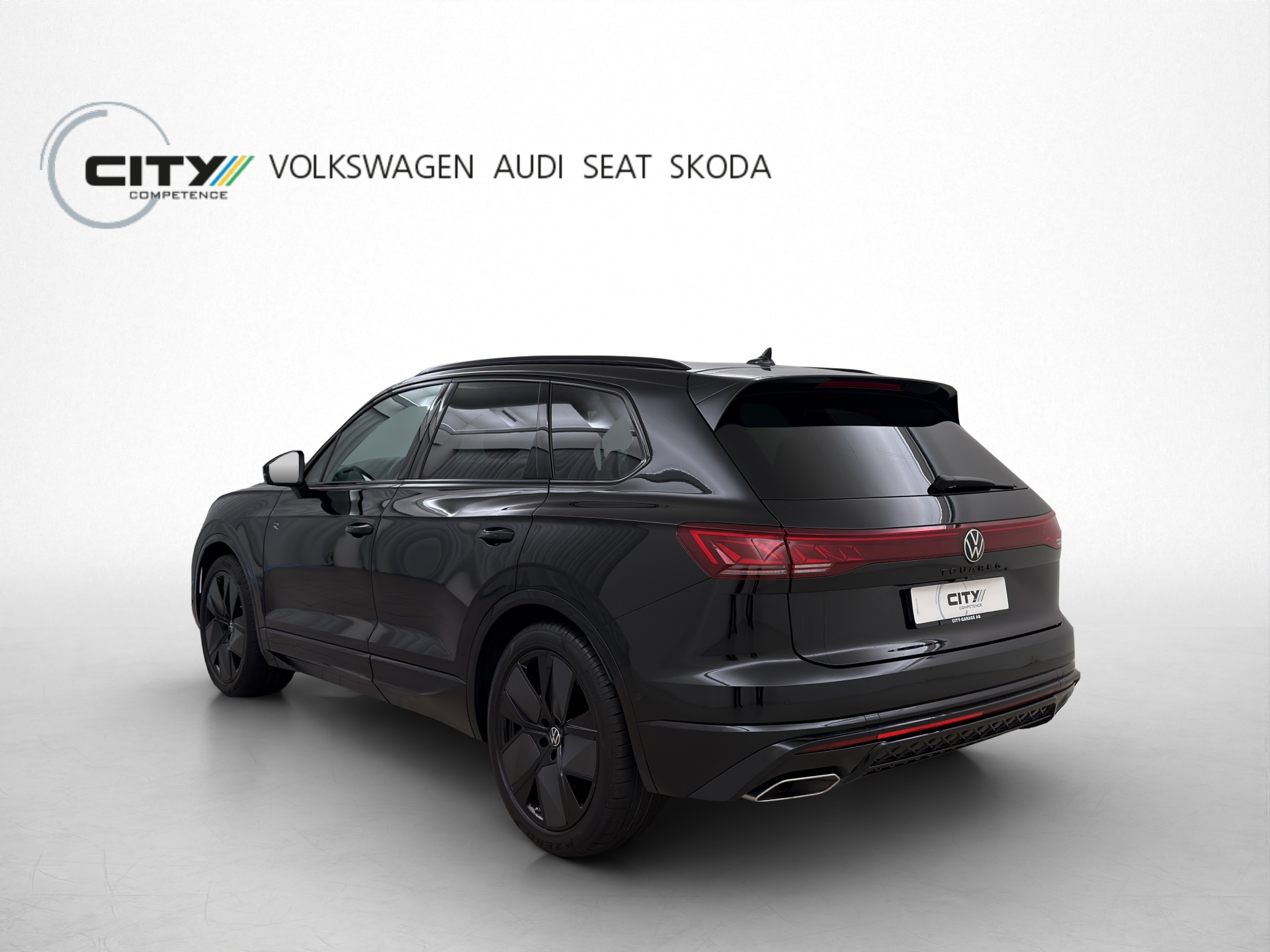 VW Touareg 3.0 V6 TDI R-Line Black Style-image-1