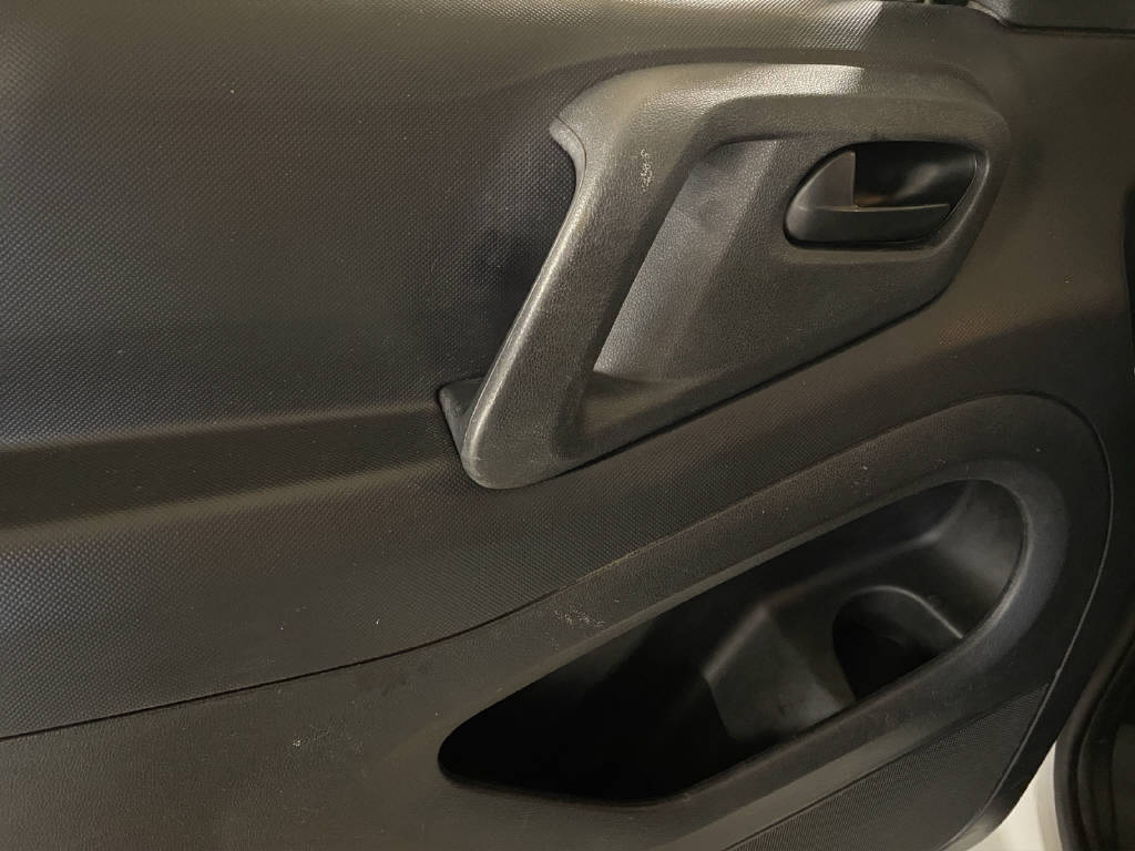 PEUGEOT Partner Kaw. L1 1.6 BlueHDI 100 PS Active-image-11