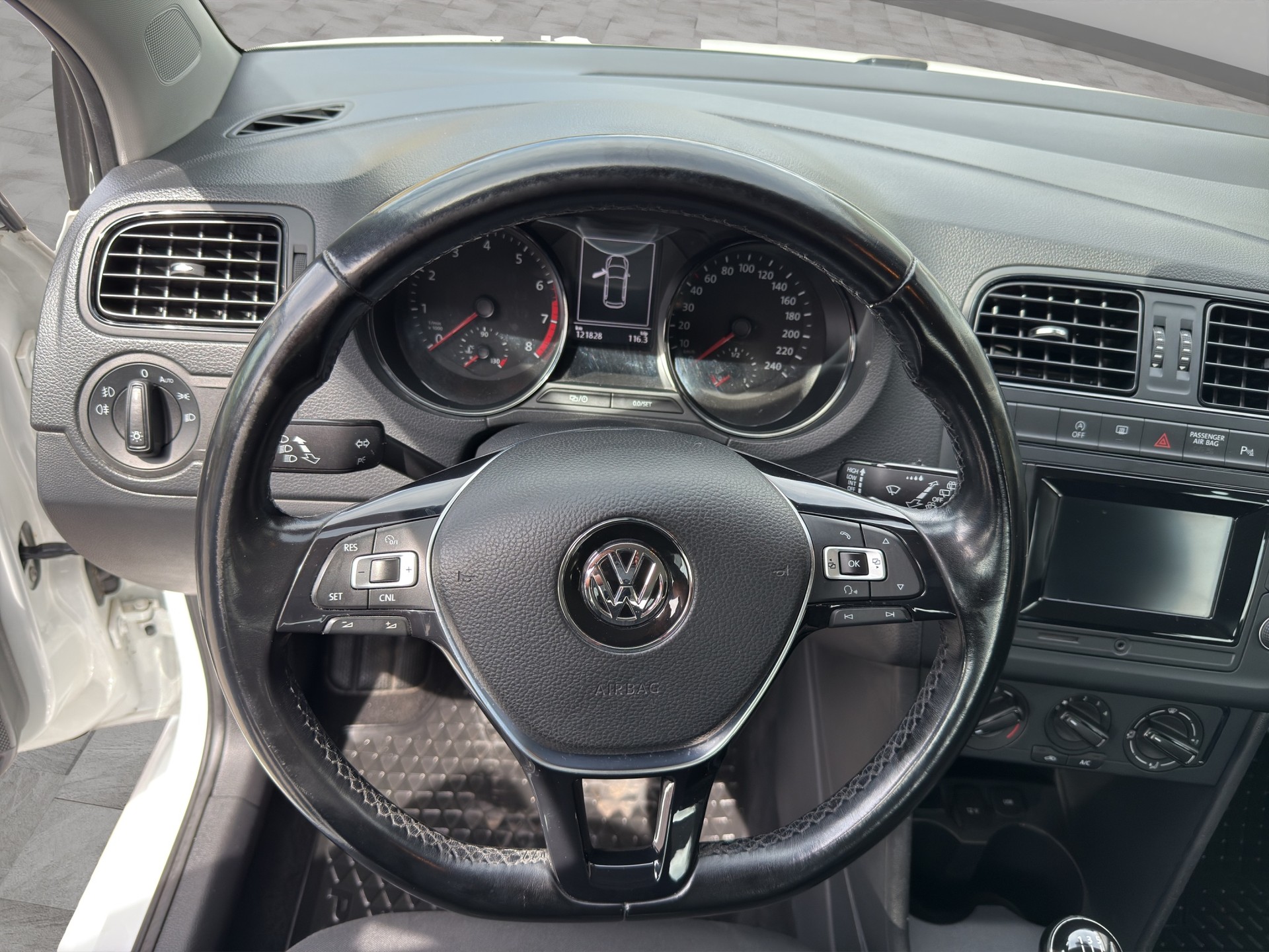 VW Polo 1.0 BMT Trendline-image-9