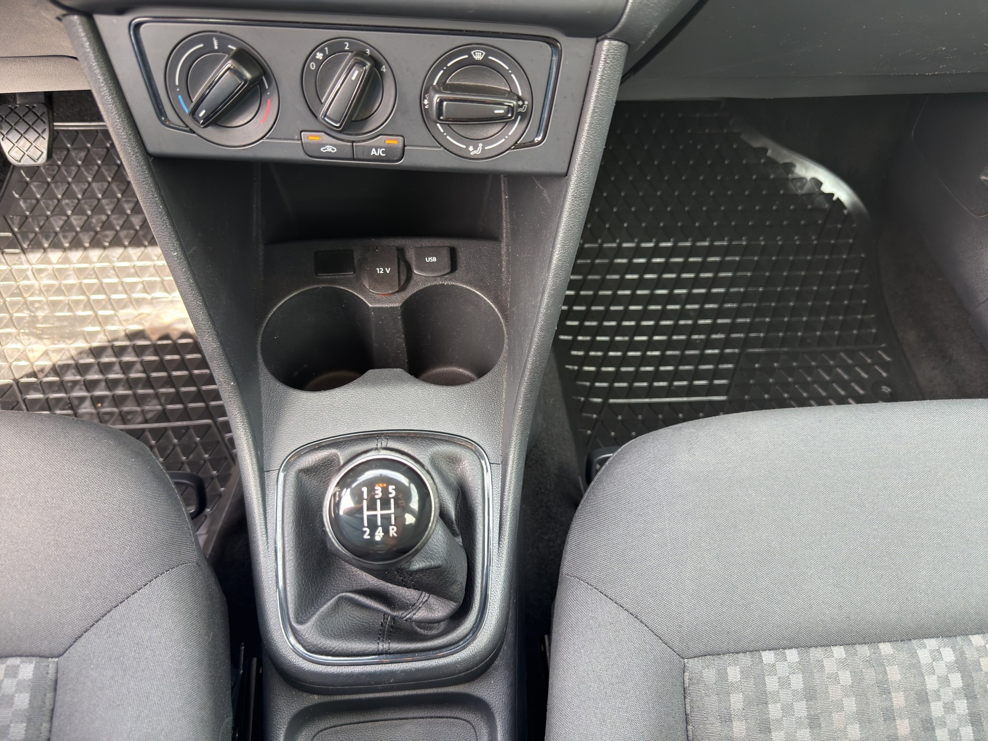 VW Polo 1.0 BMT Trendline-image-15