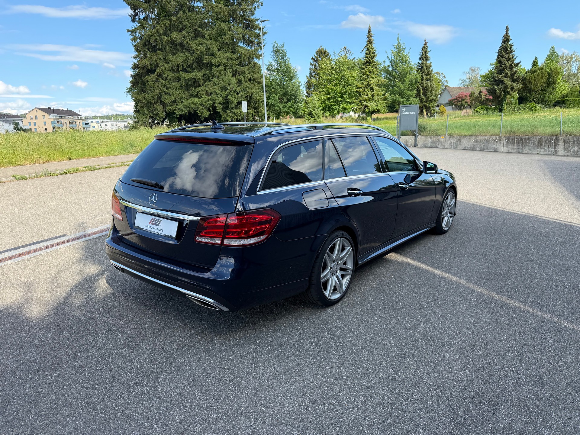 MERCEDES-BENZ E 400 Avantgarde 4Matic 7G-Tronic-image-3