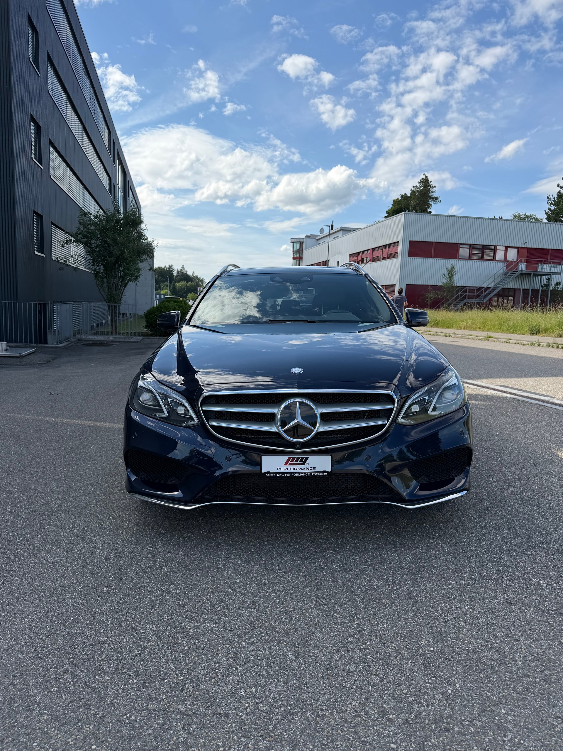MERCEDES-BENZ E 400 Avantgarde 4Matic 7G-Tronic-image-4
