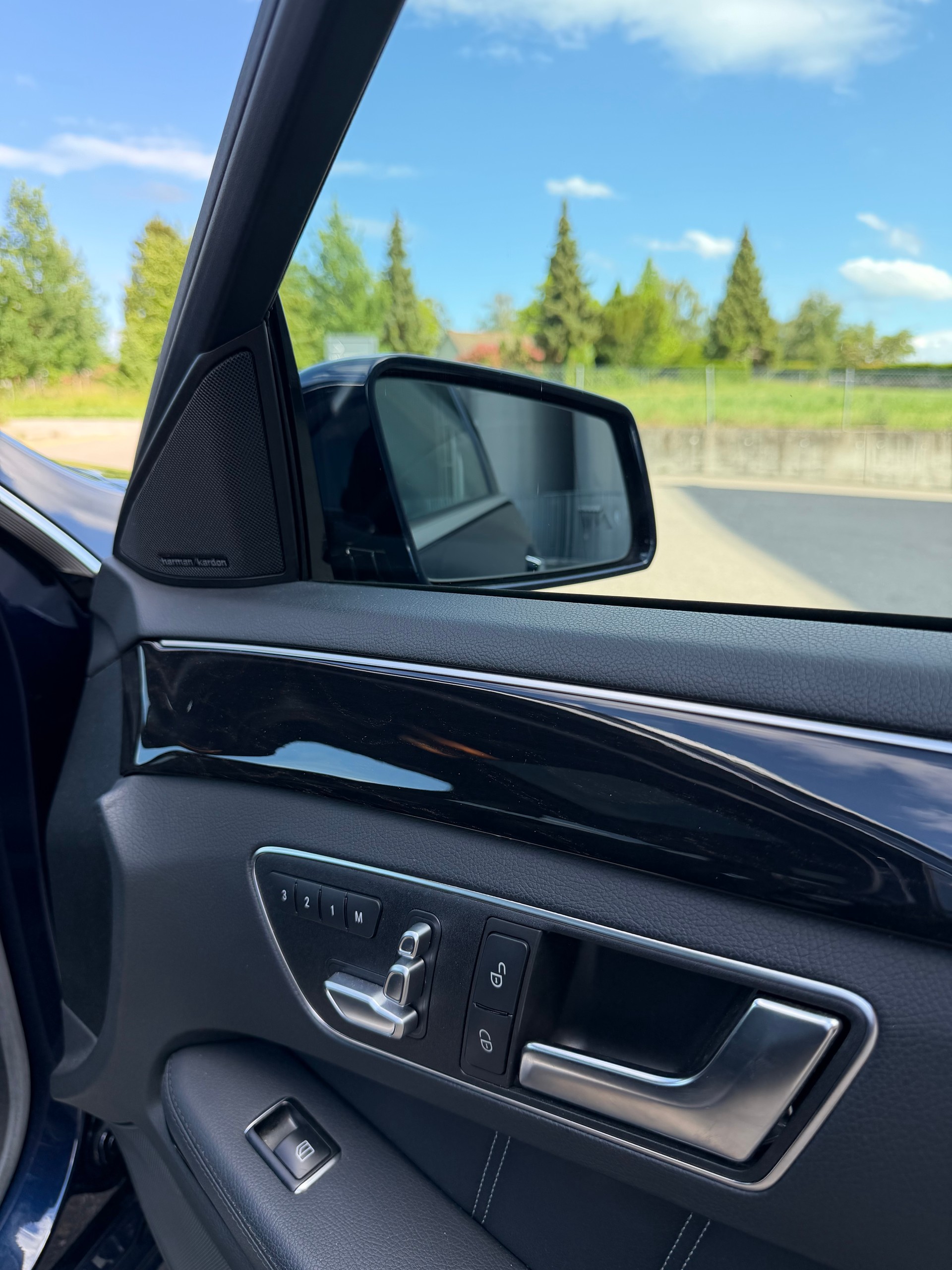 MERCEDES-BENZ E 400 Avantgarde 4Matic 7G-Tronic-image-11